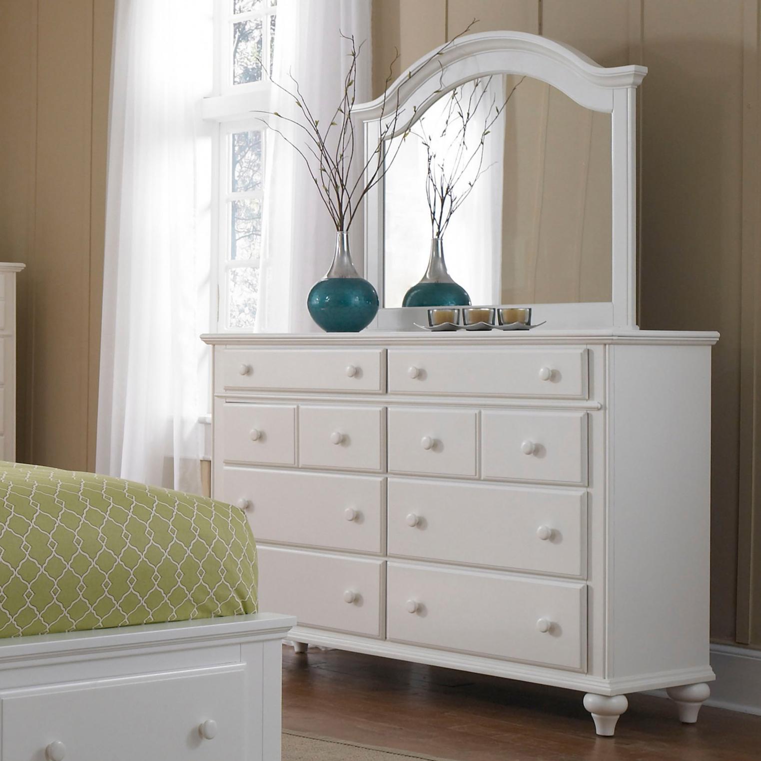 Broyhill Furniture Hayden Place 8 Drawer Dresser and Arched Mirror
