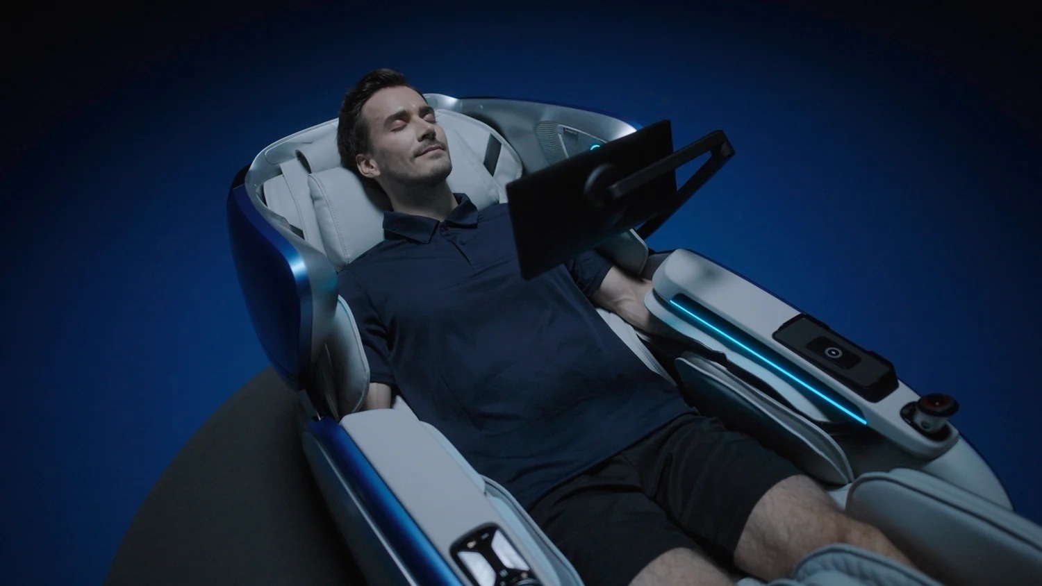 Cozzia Quantum CZ-800-CHAMPAGNE-PKG Massage Chair | HomeWorld