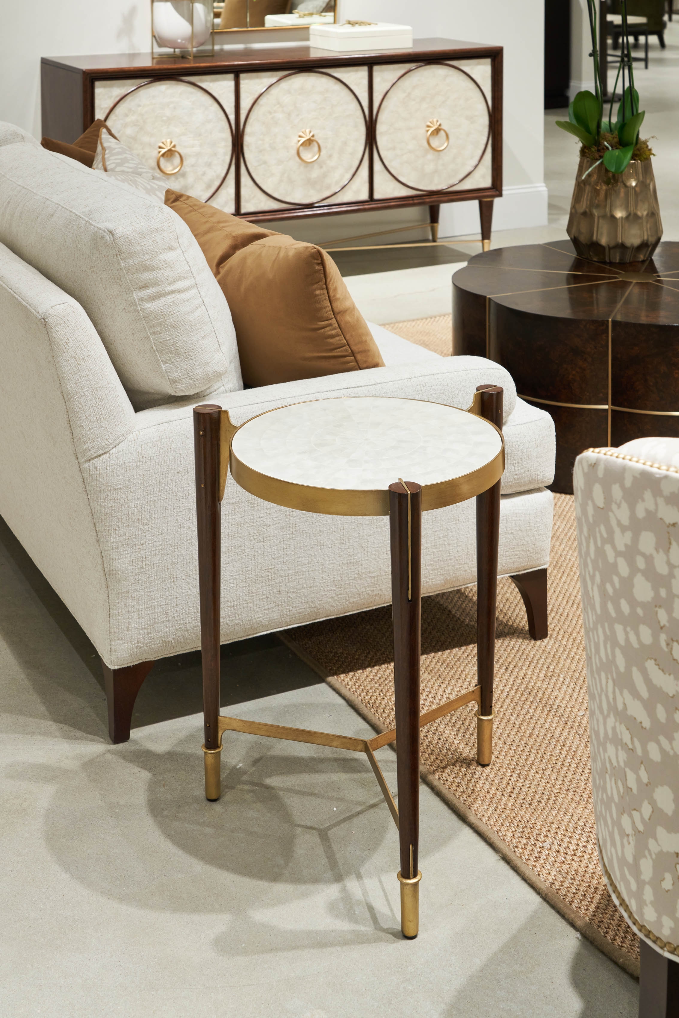 Shell-Top End Table w/Metal Stretcher