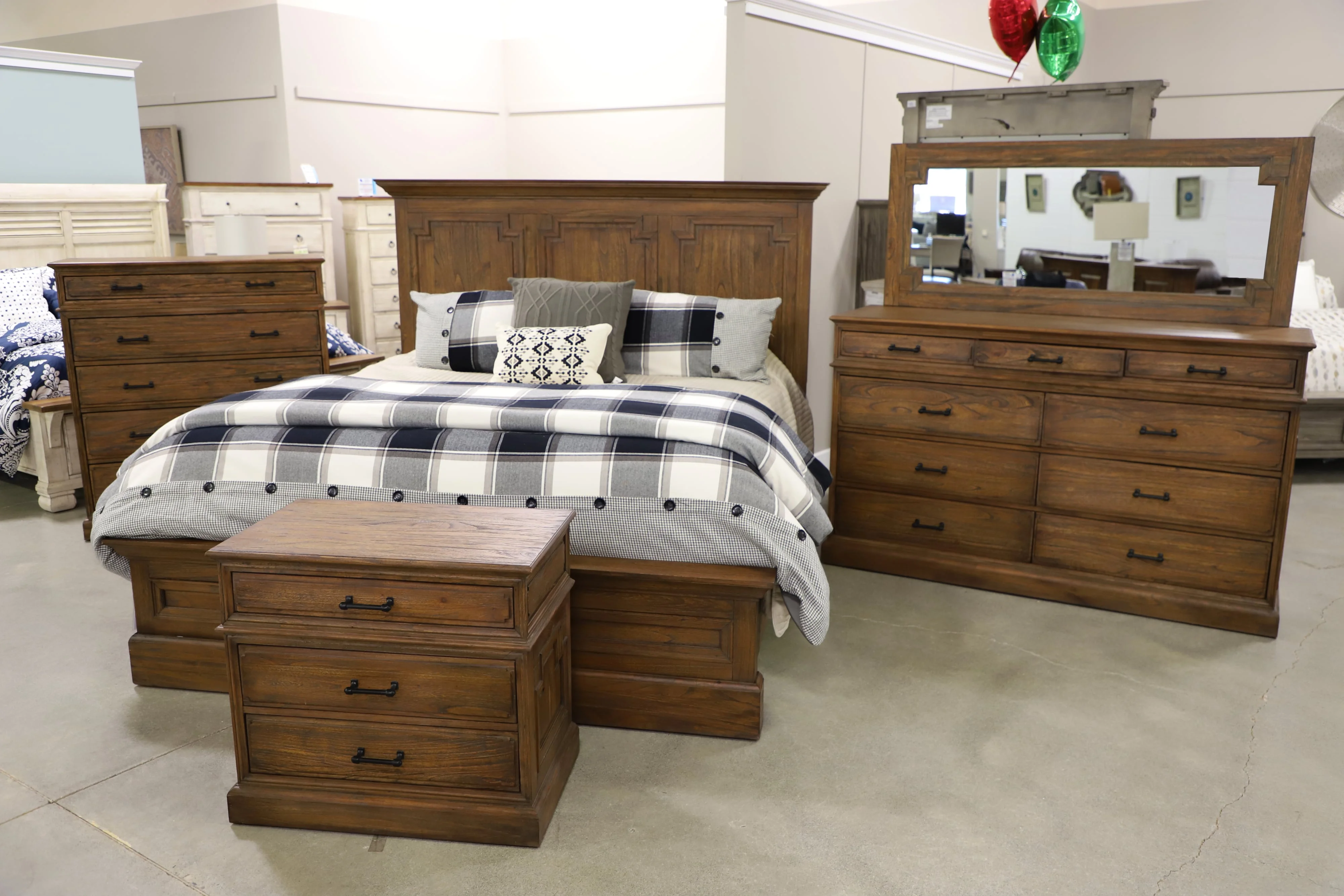 Virginia Furniture Market Solid Wood Heritage P103763 Five Piece Queen