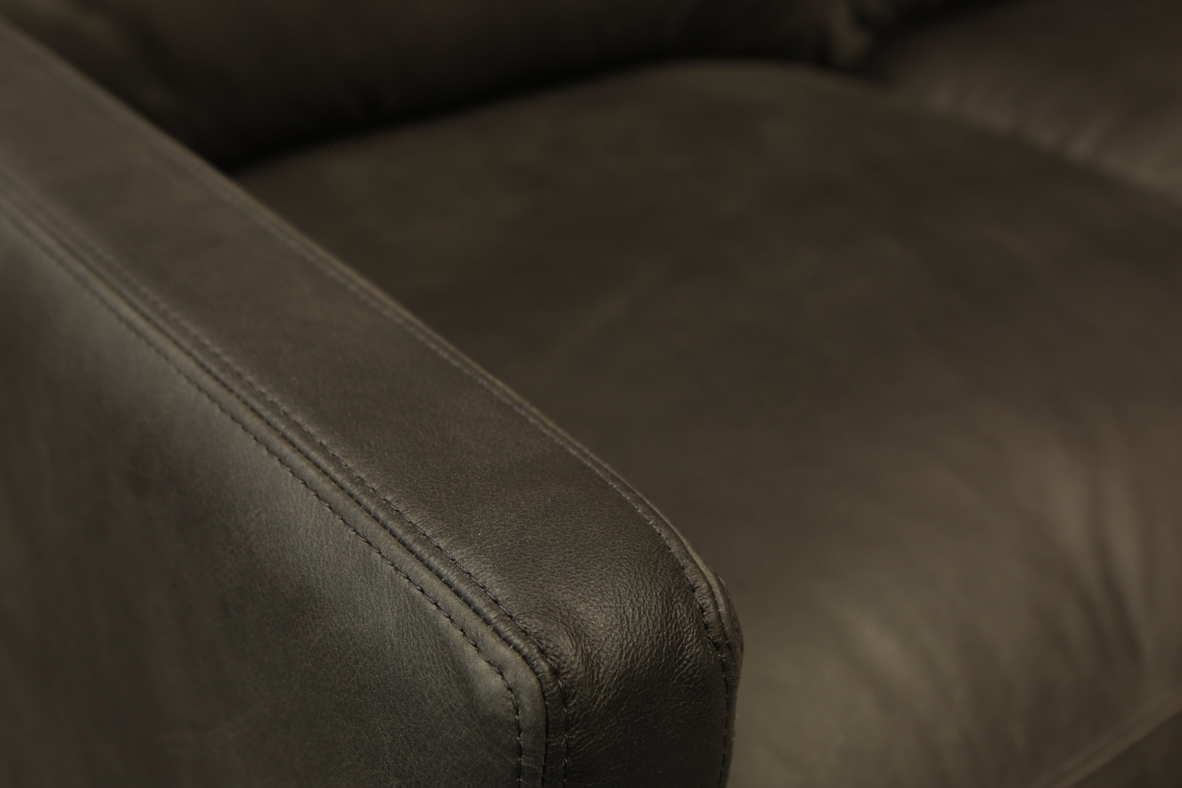 GTR Leather Monterrey Leather Loveseat w/Distressed Wood Base