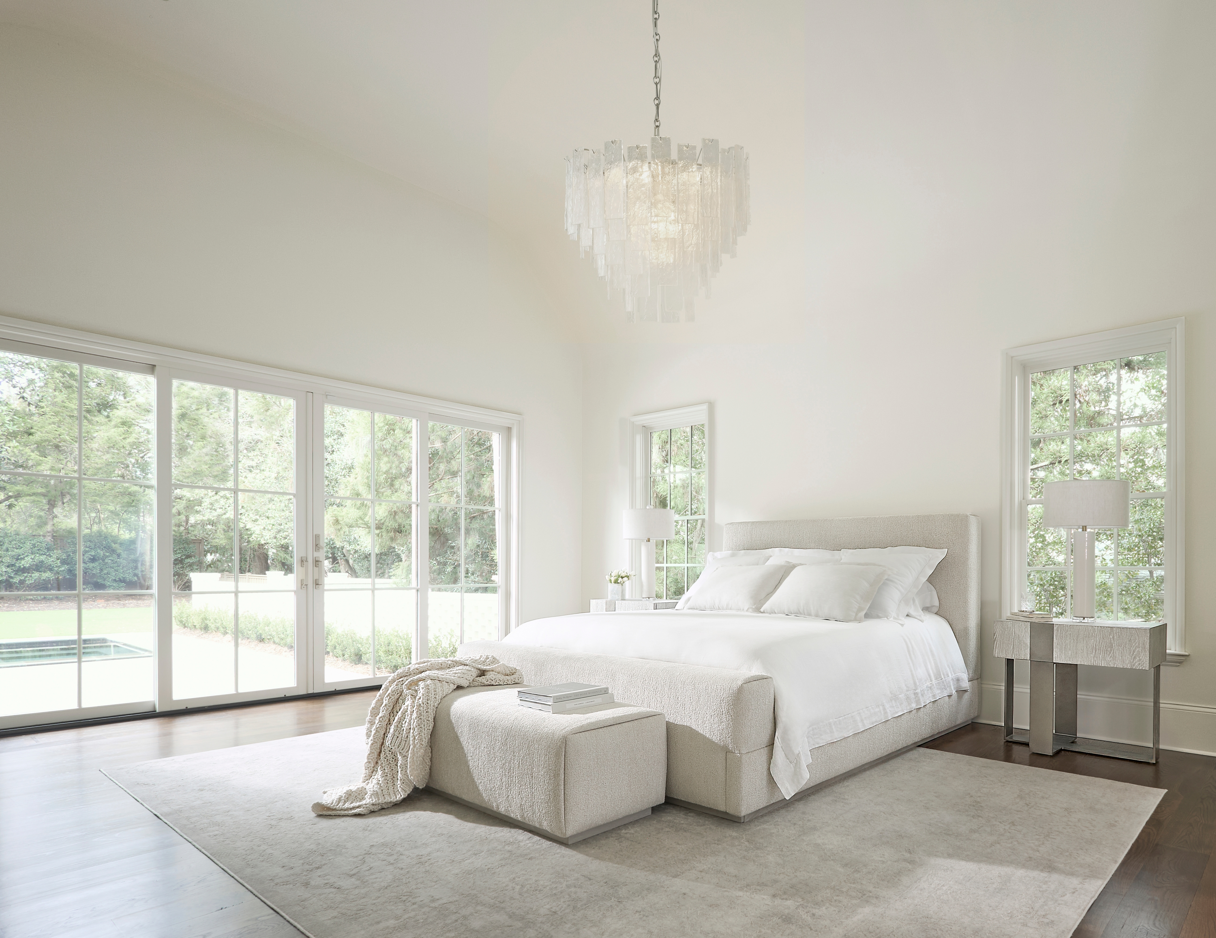King Upholstered Panel Bed w/Plinth Base