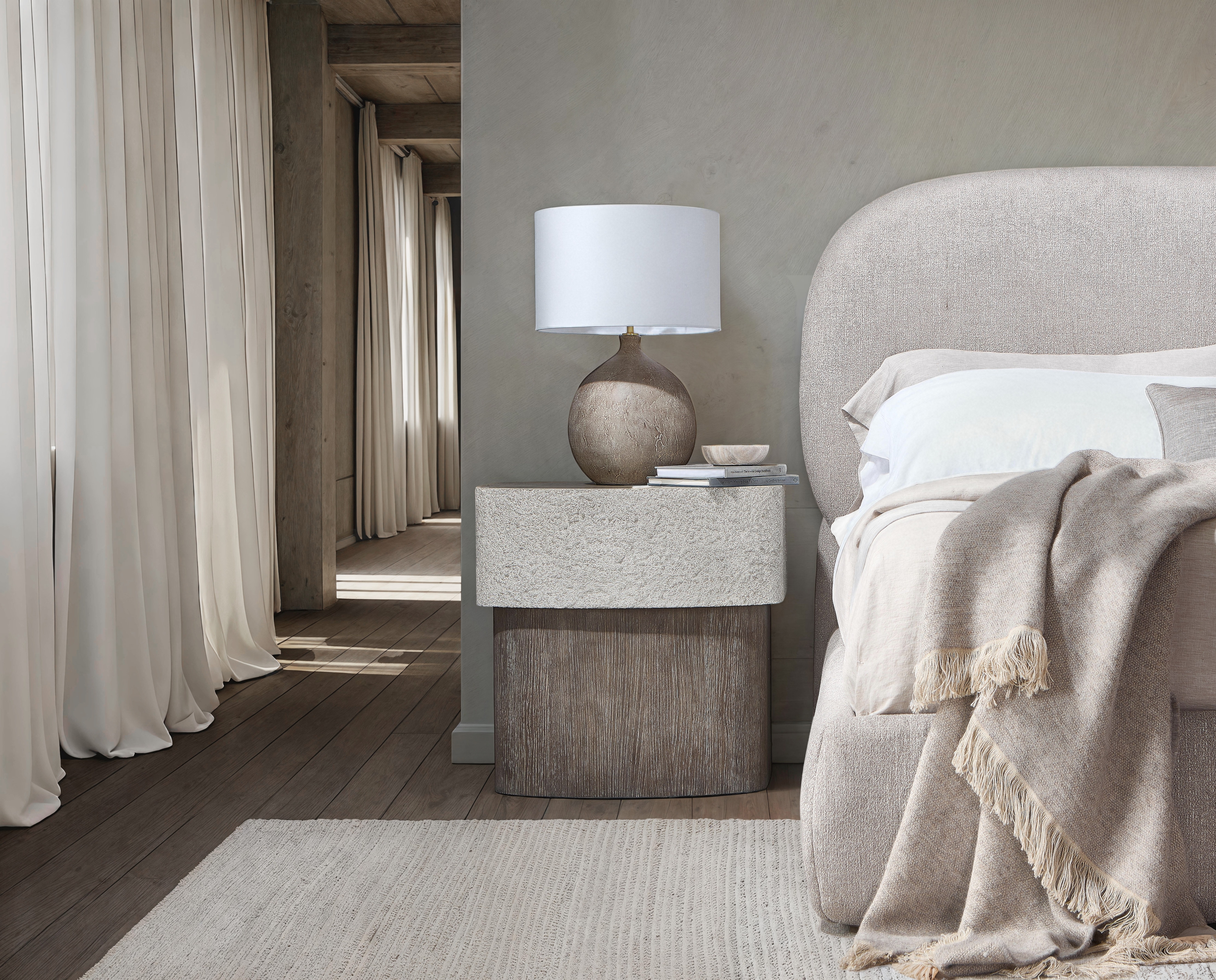 King Upholstered Panel Bed w/Oval Headboard