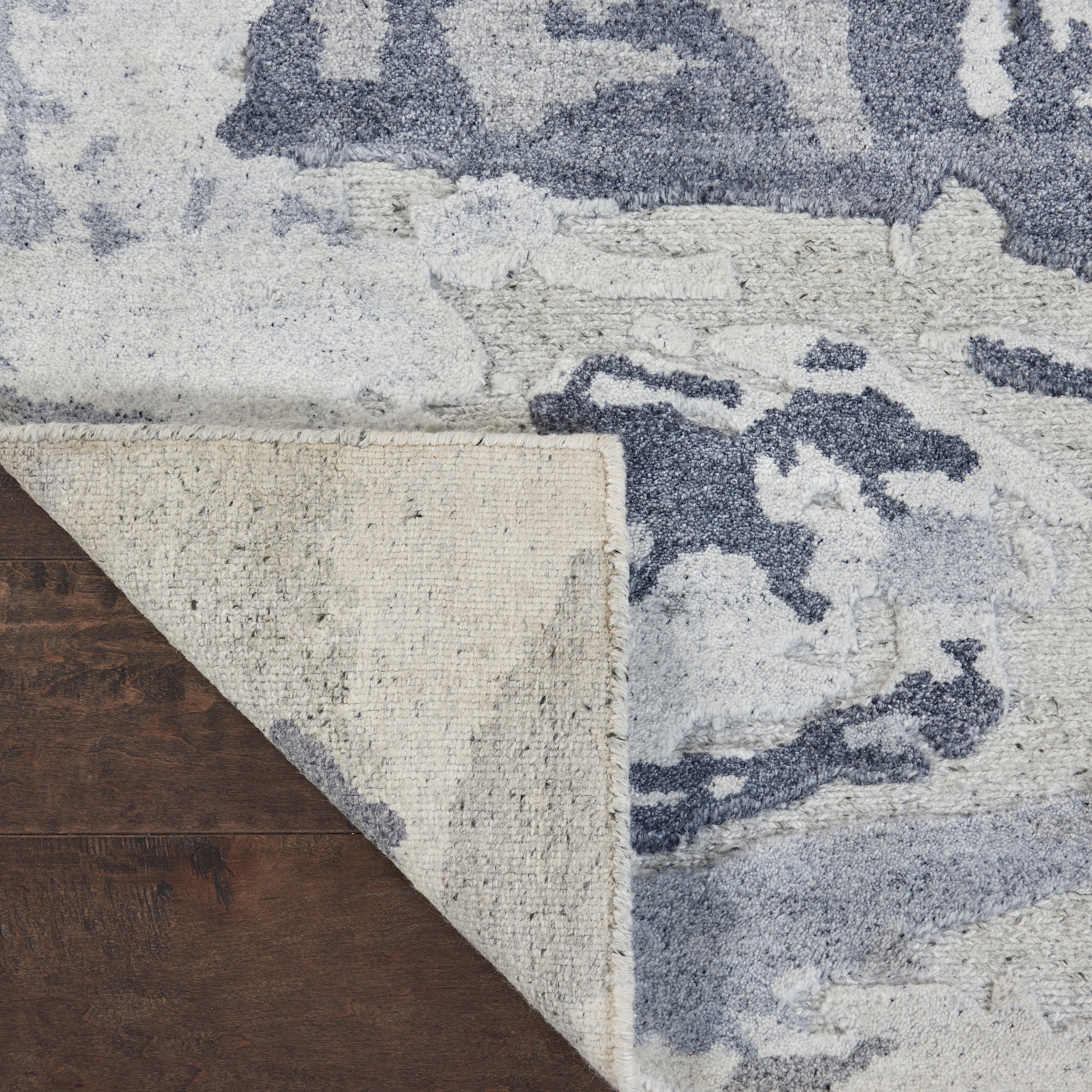 Nourison Divine 2' X 3'