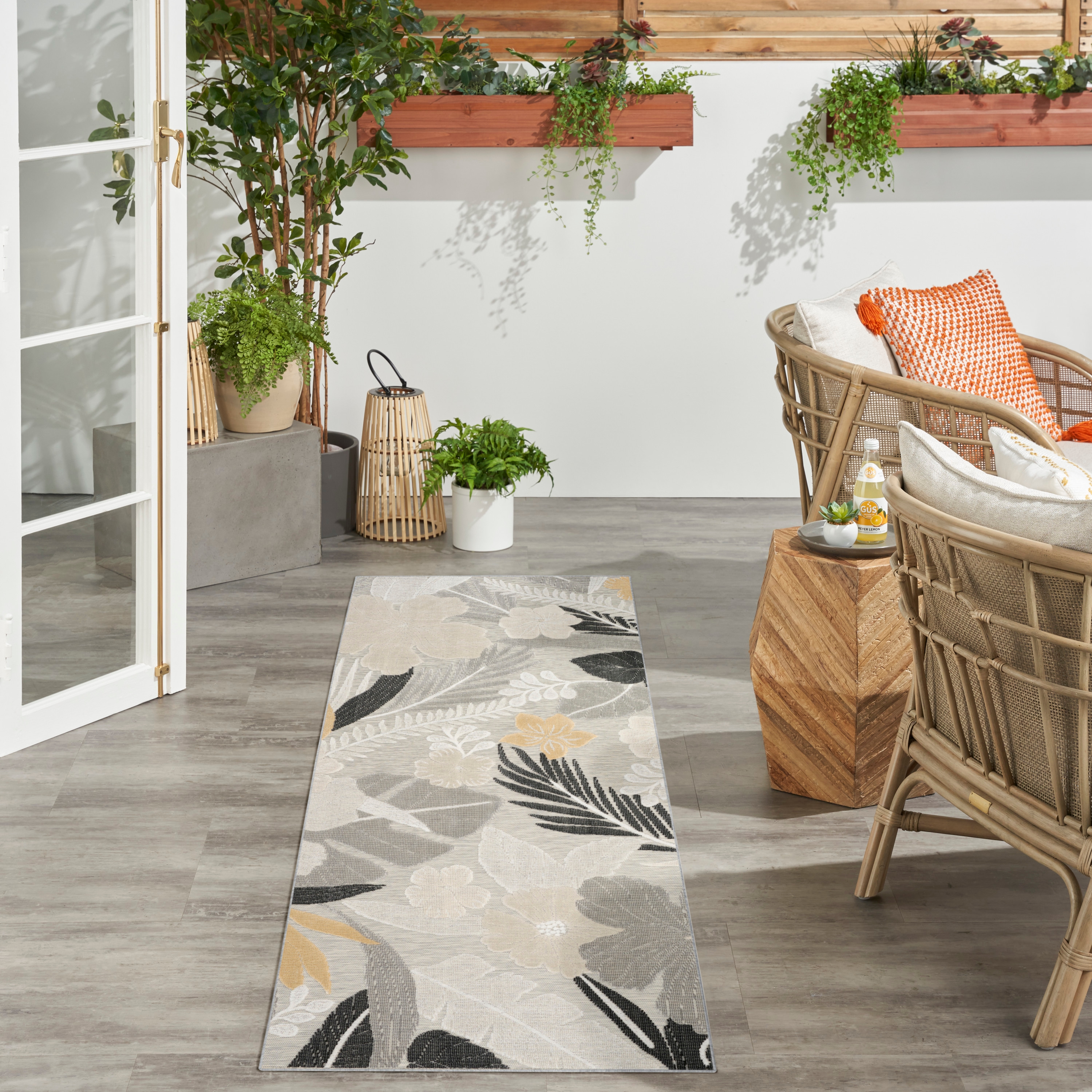 Nourison Suncoast 2' X 6'