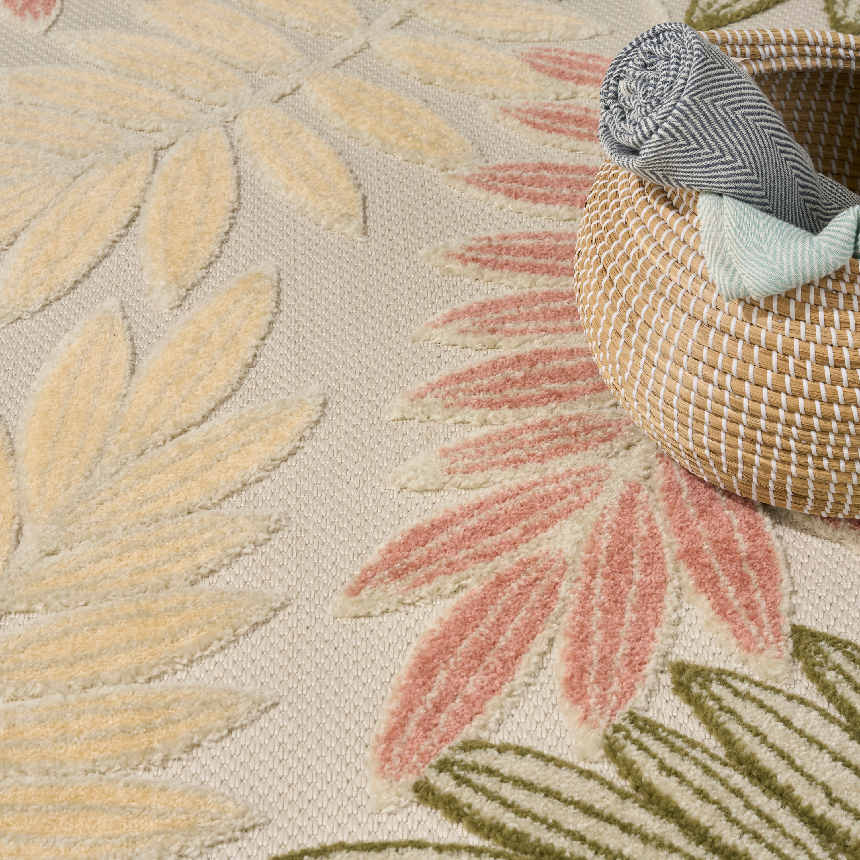 Nourison Aloha 7'10" X 10'6"