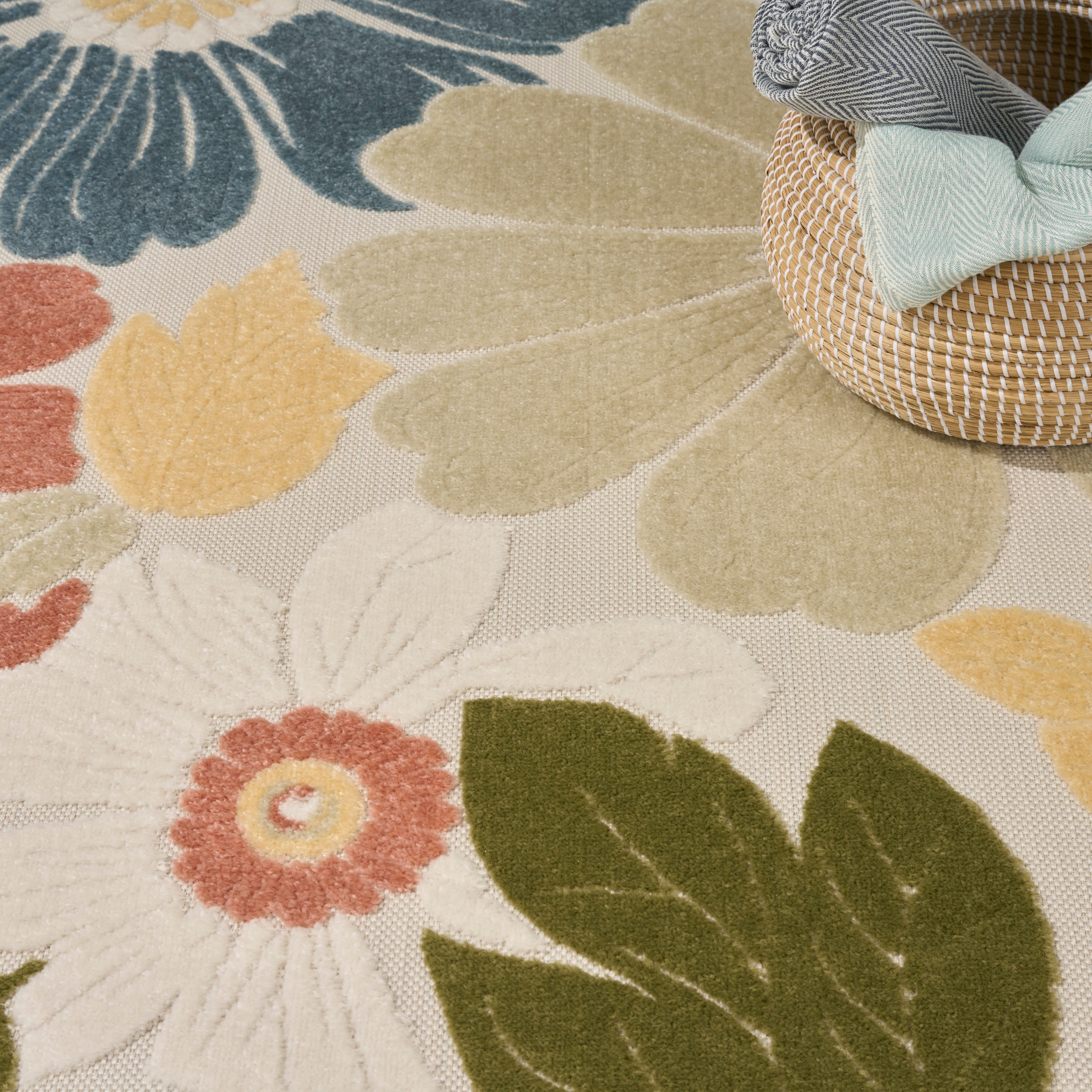 Nourison Aloha 5'3" X 7'5"