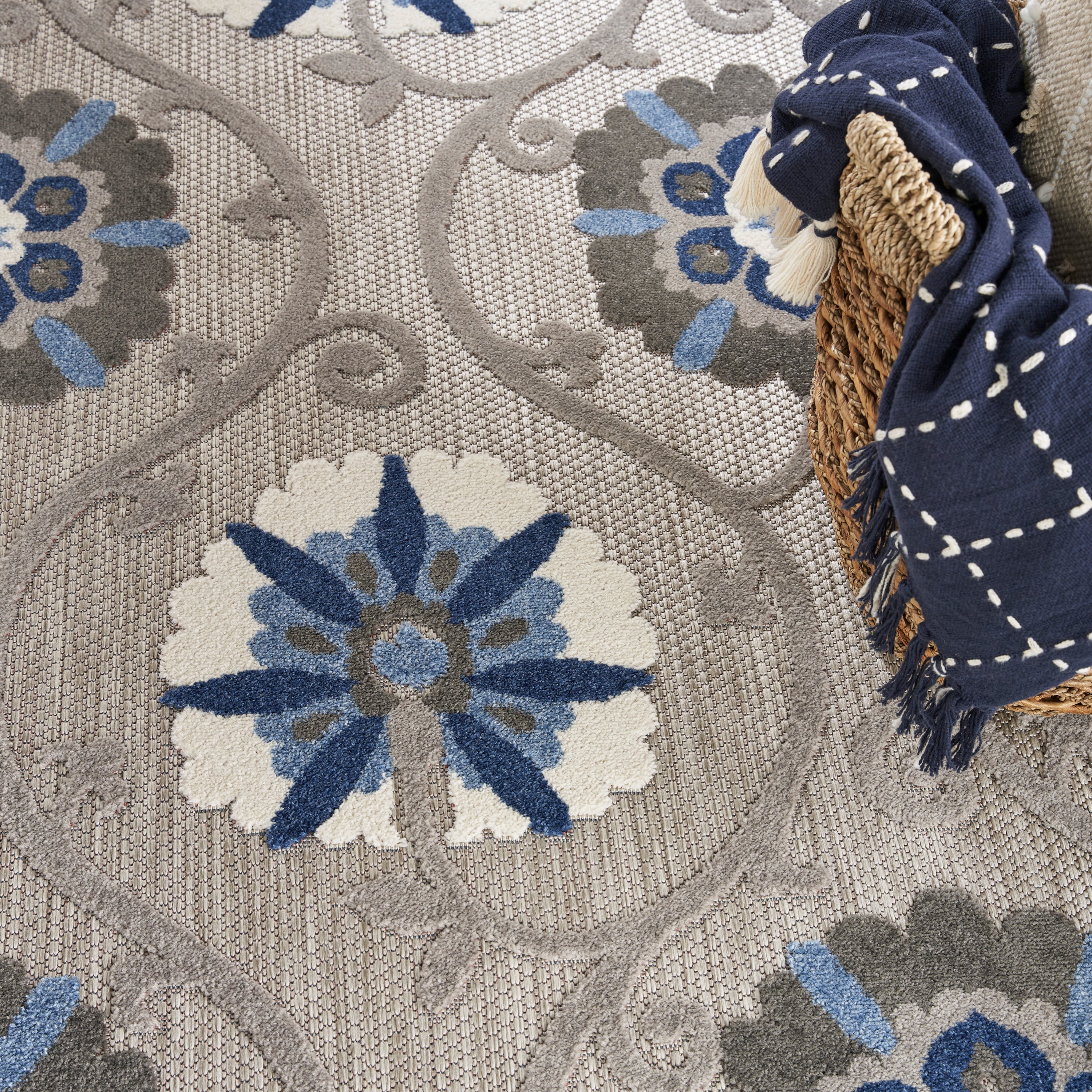 Nourison Aloha 7'10" Round  Rug