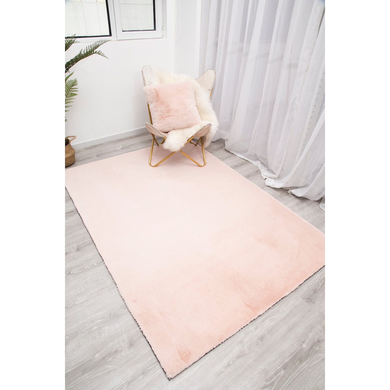 MDA Rugs Rabbit Collection FAUX RABBIT PINK PILLOW |