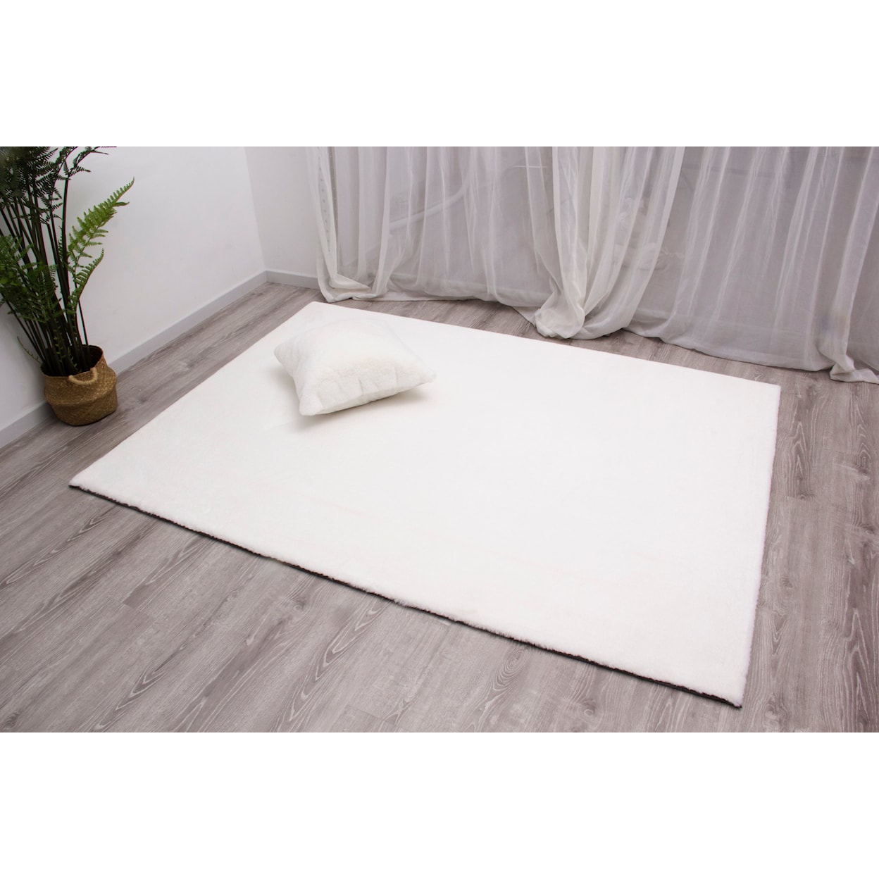 MDA Rugs Rabbit Collection 5 X 7 WHITE 01 FAUX RABBIT FUR RUG |