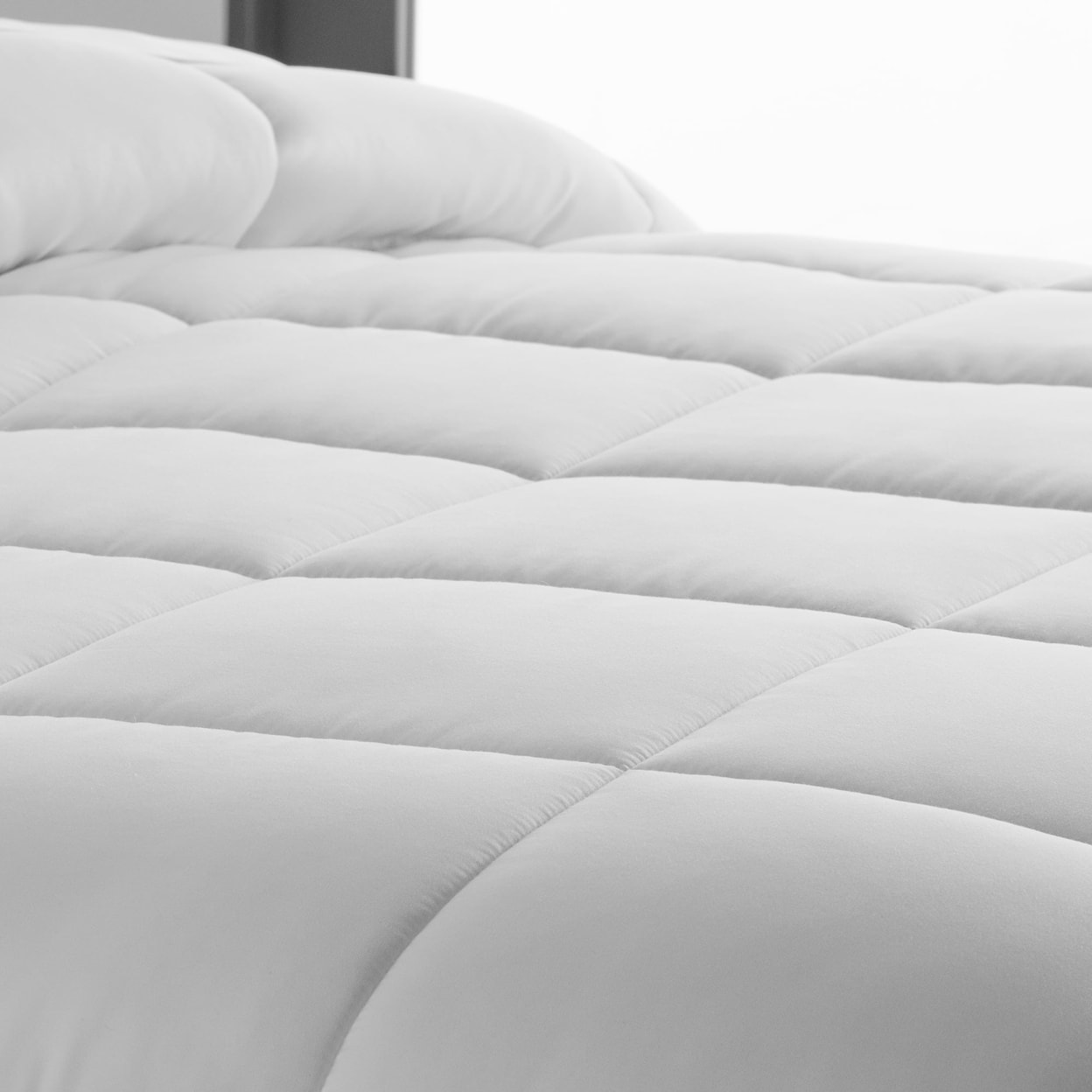 Malouf Malouf Down Alternative Microfiber Comforter