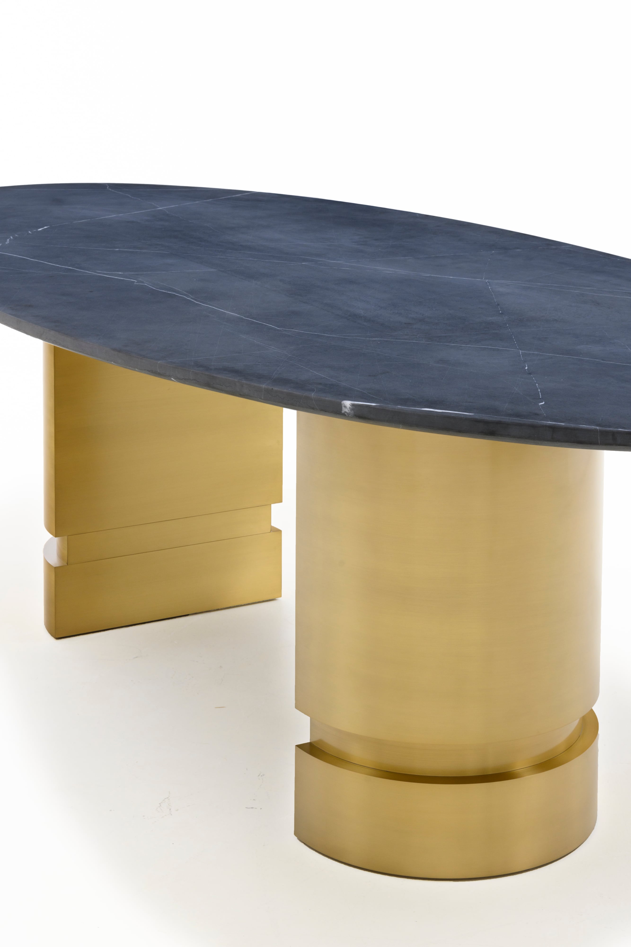 Gustav Dining Table
