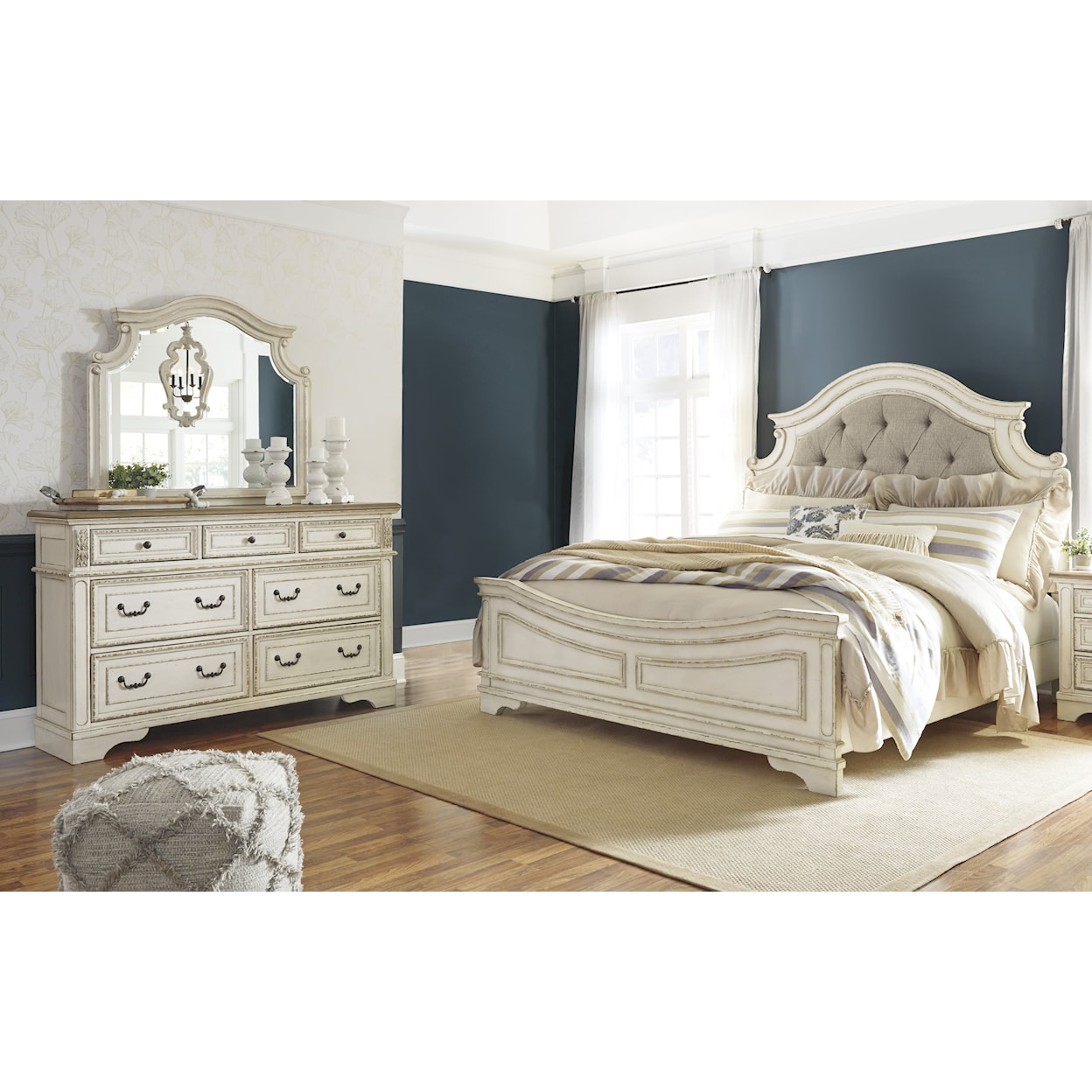 Signature Design by Ashley Realyn King Bedroom Group