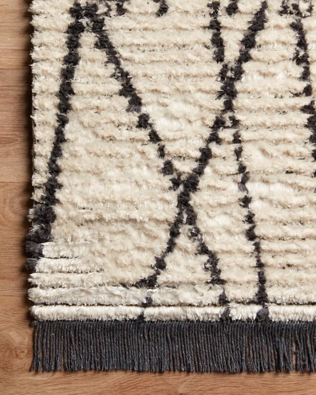 6'5'' x 9'2'' CREAM / CHARCOAL RUG