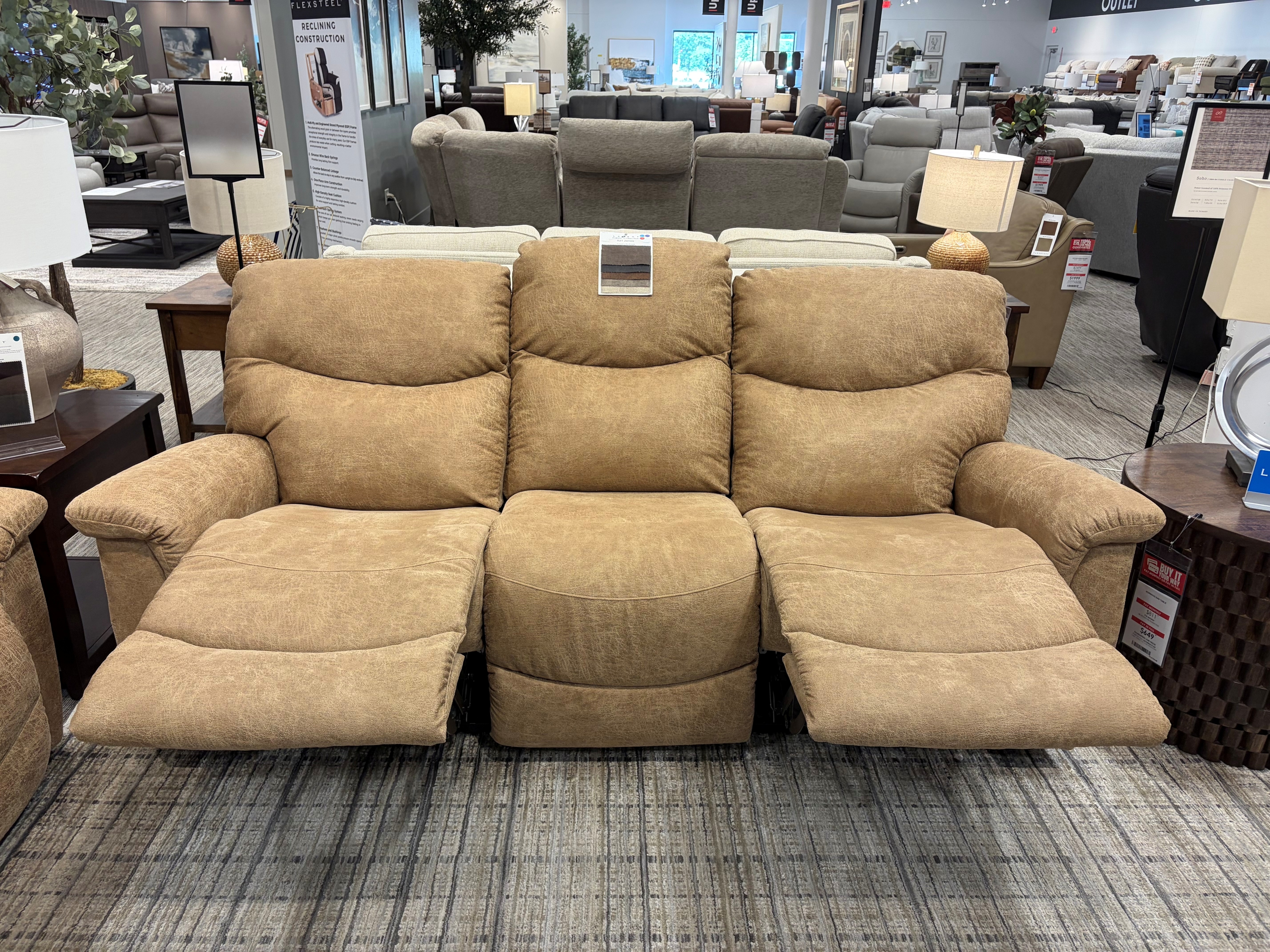La-Z-Boy James 444-521-E153773 Casual Manual Reclining Sofa