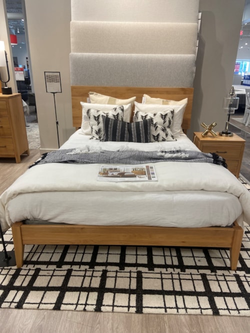 2 West King Modern Platform Bed