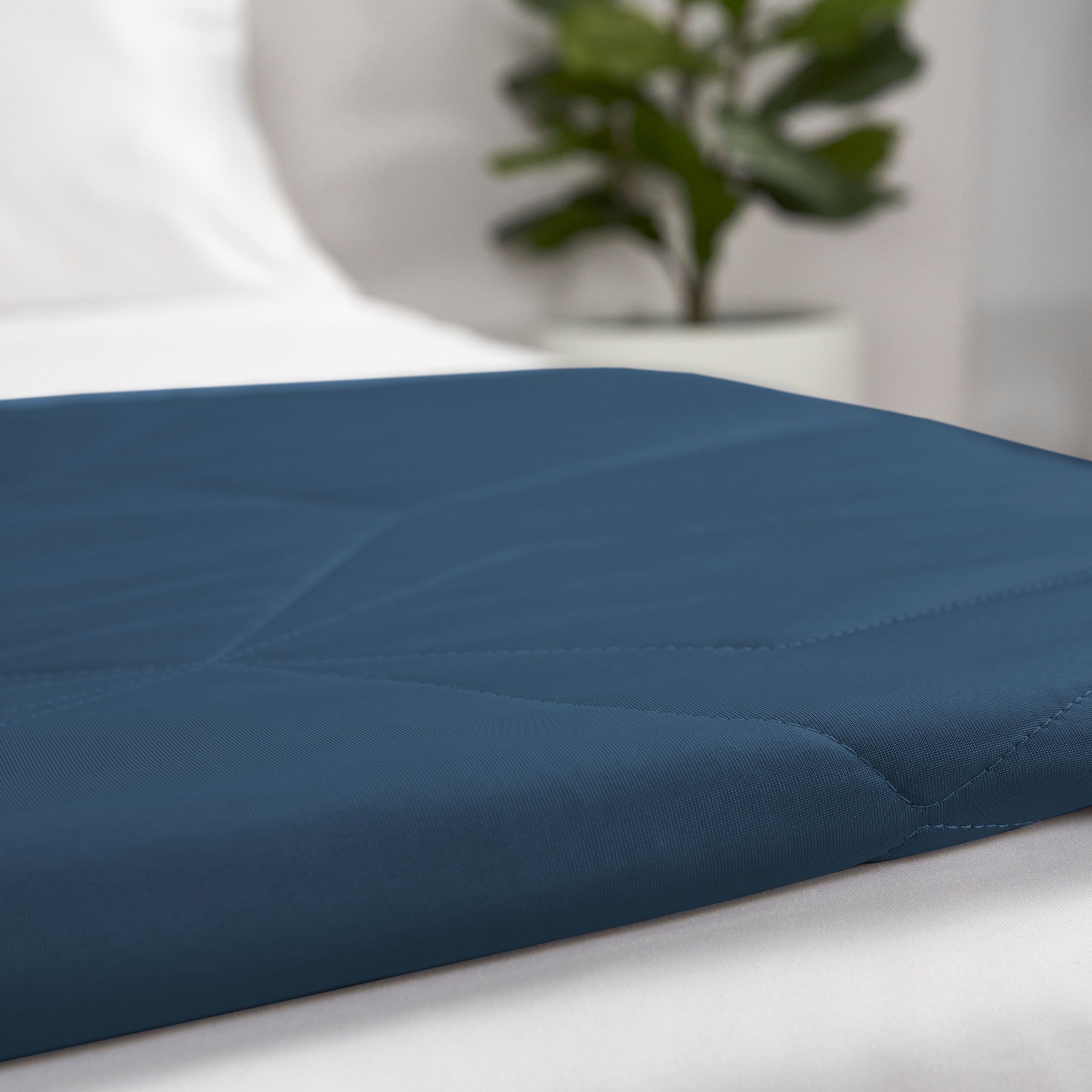 Navy / Queen Cooling Blanket