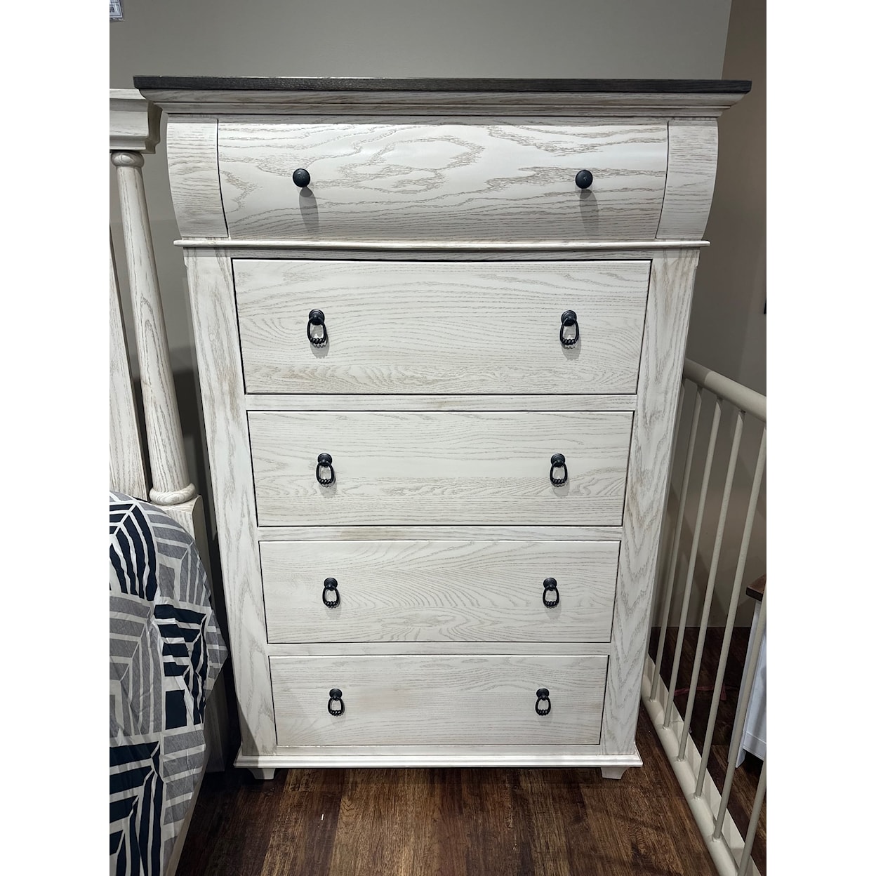 MAVIN Bartletts Island 5-Drawer Chest