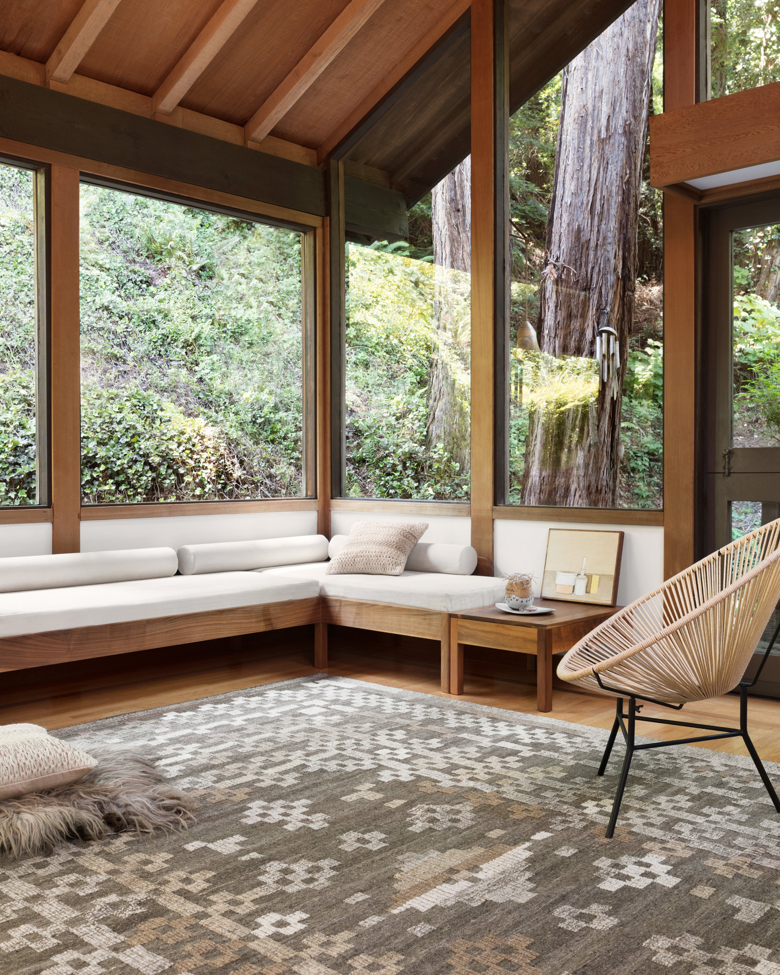 1'6" x 1'6"  Charcoal / Taupe Rug