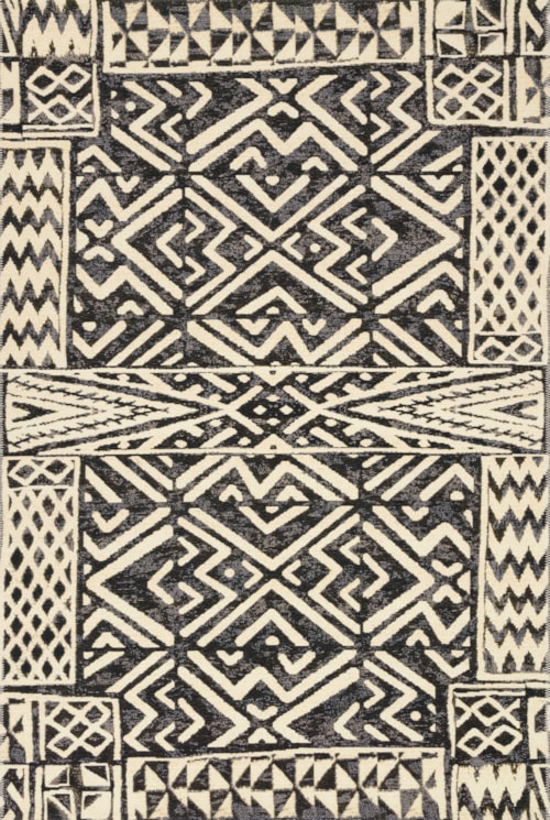 1'6" x 1'6"  Ivory / Black Rug