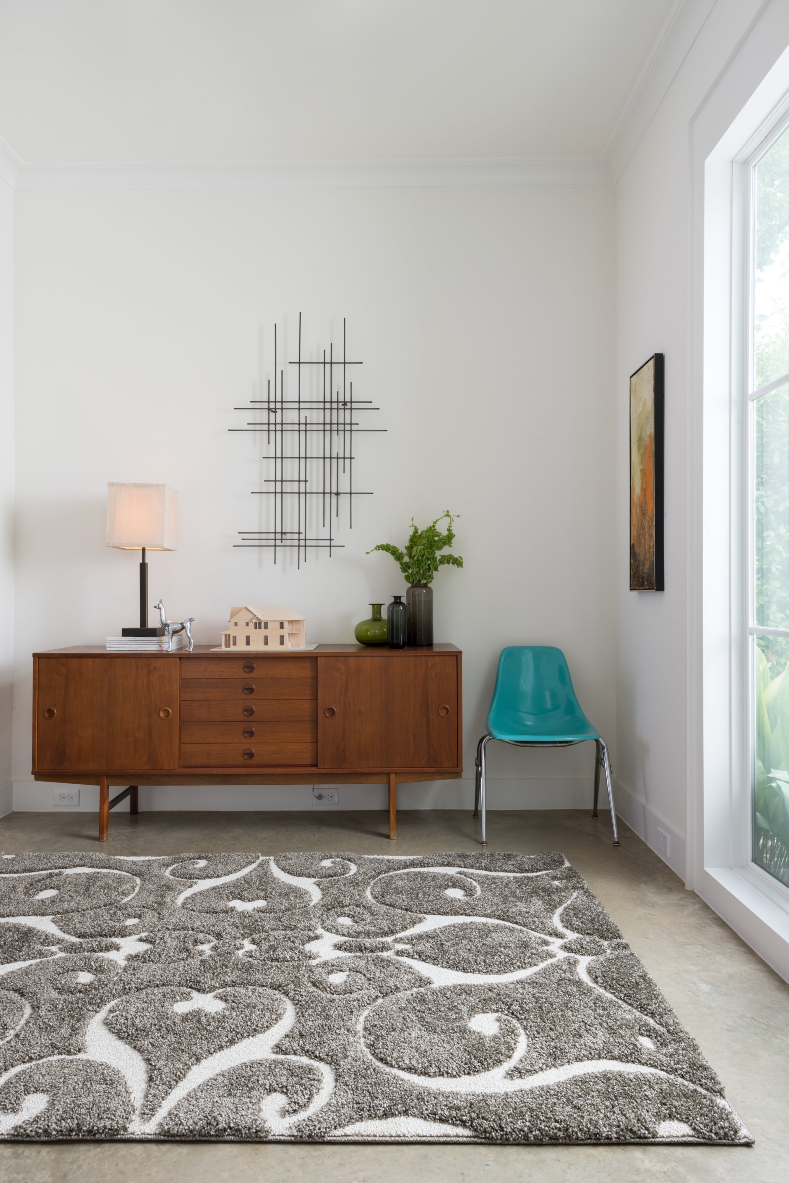 1'6" x 1'6"  Smoke Rug