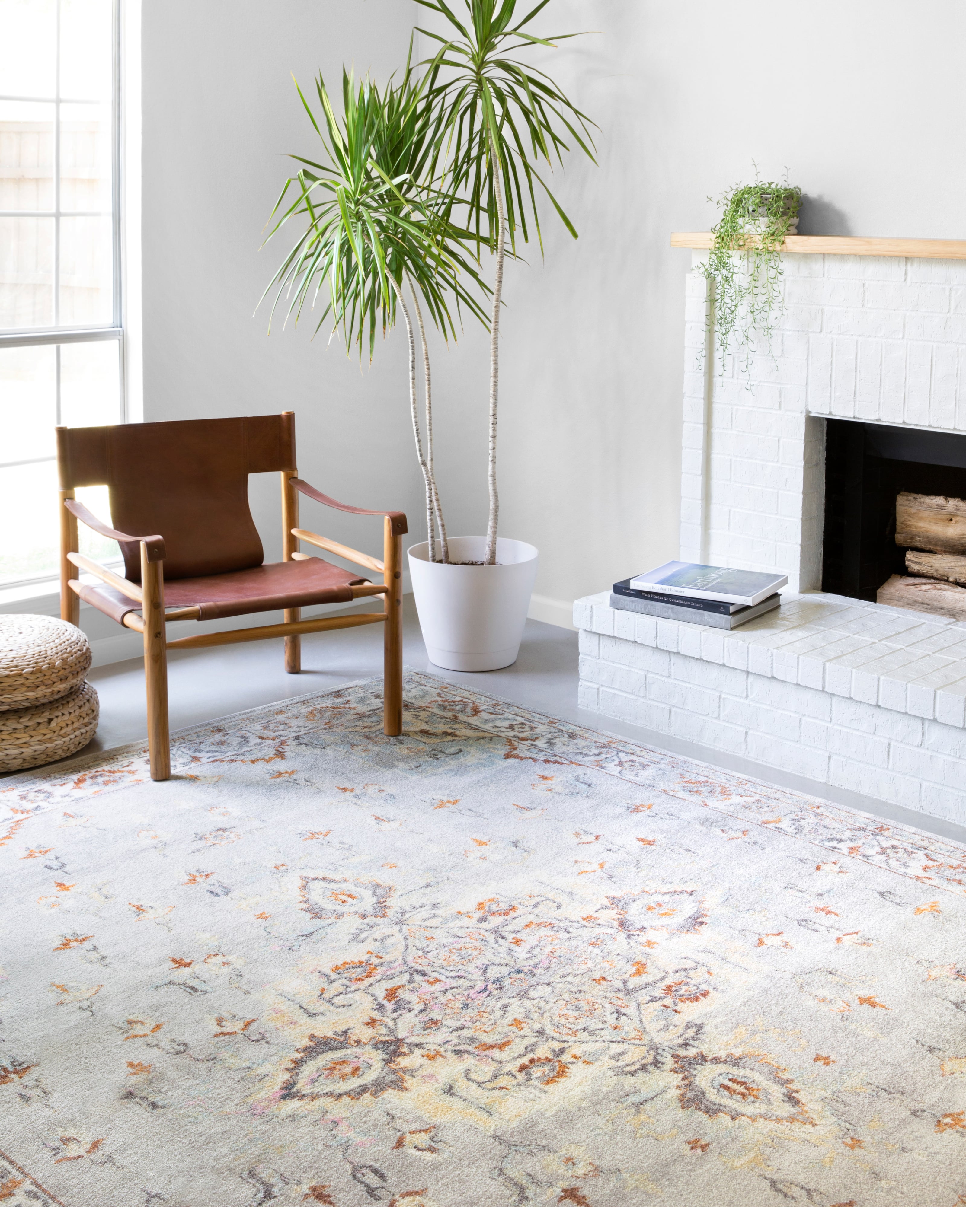 7'10" x 10'6" Grey / Ivory Rug