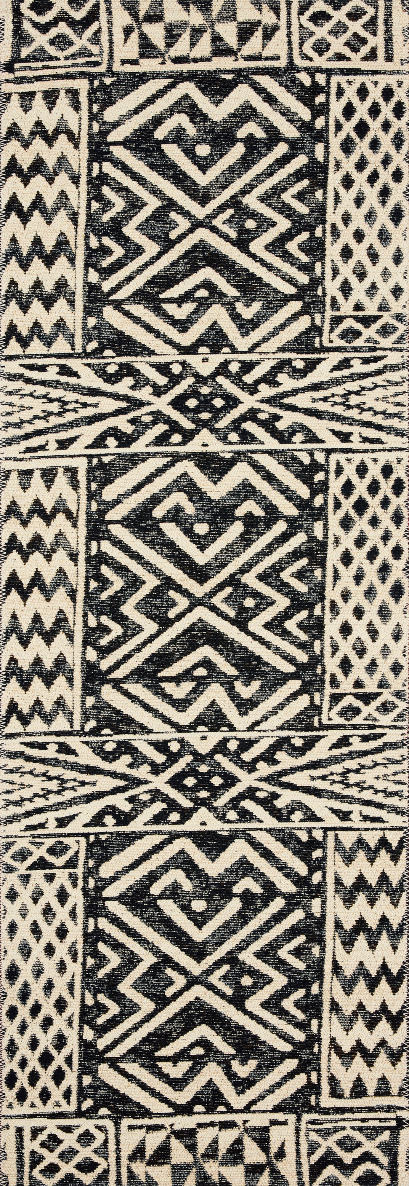 1'6" x 1'6"  Ivory / Black Rug