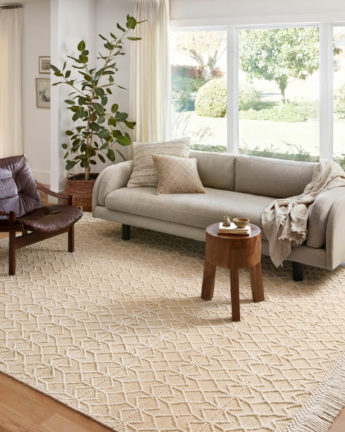 18" x 18" Ivory / Gold Sample Rug