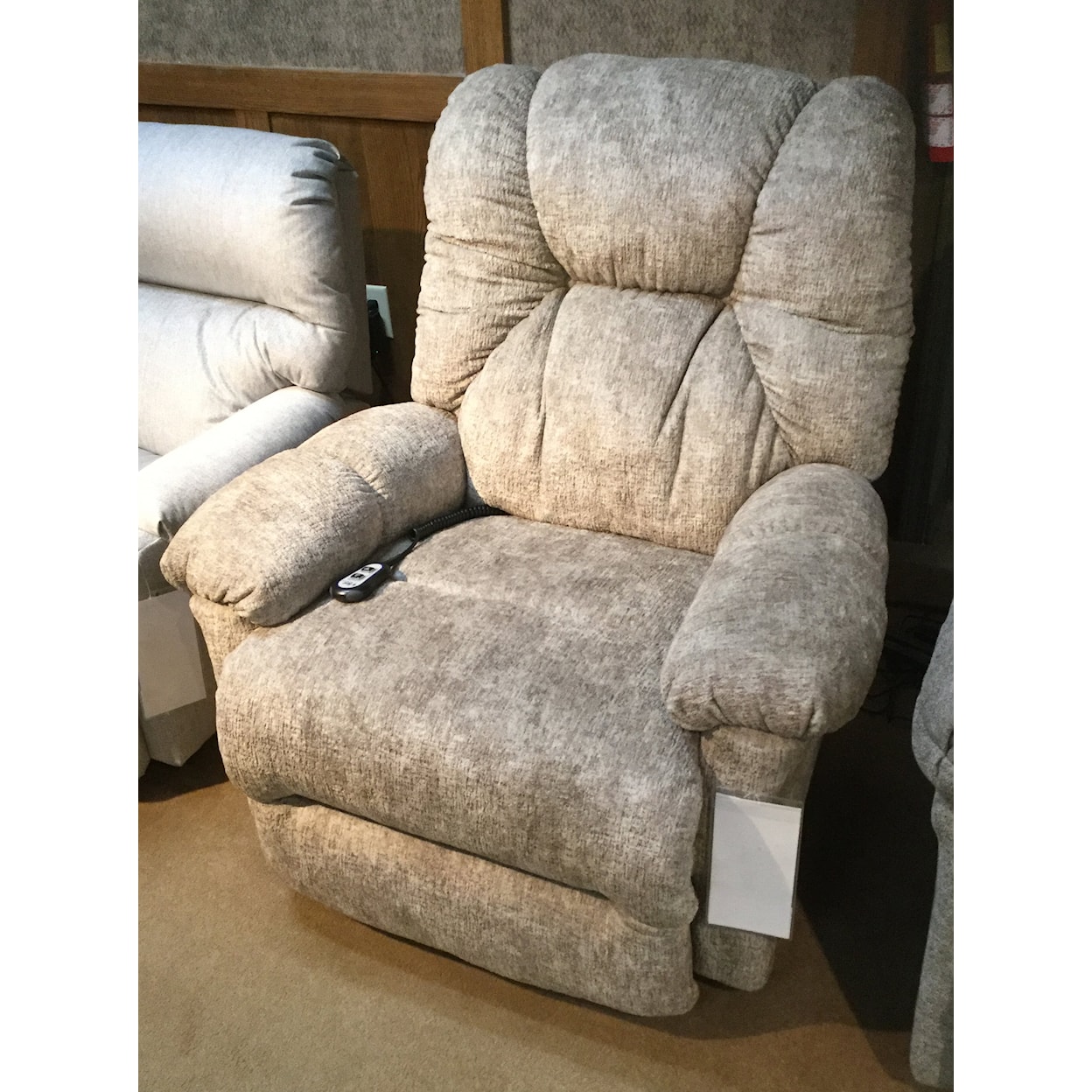 Best Home Furnishings Romulus Wall Recliner