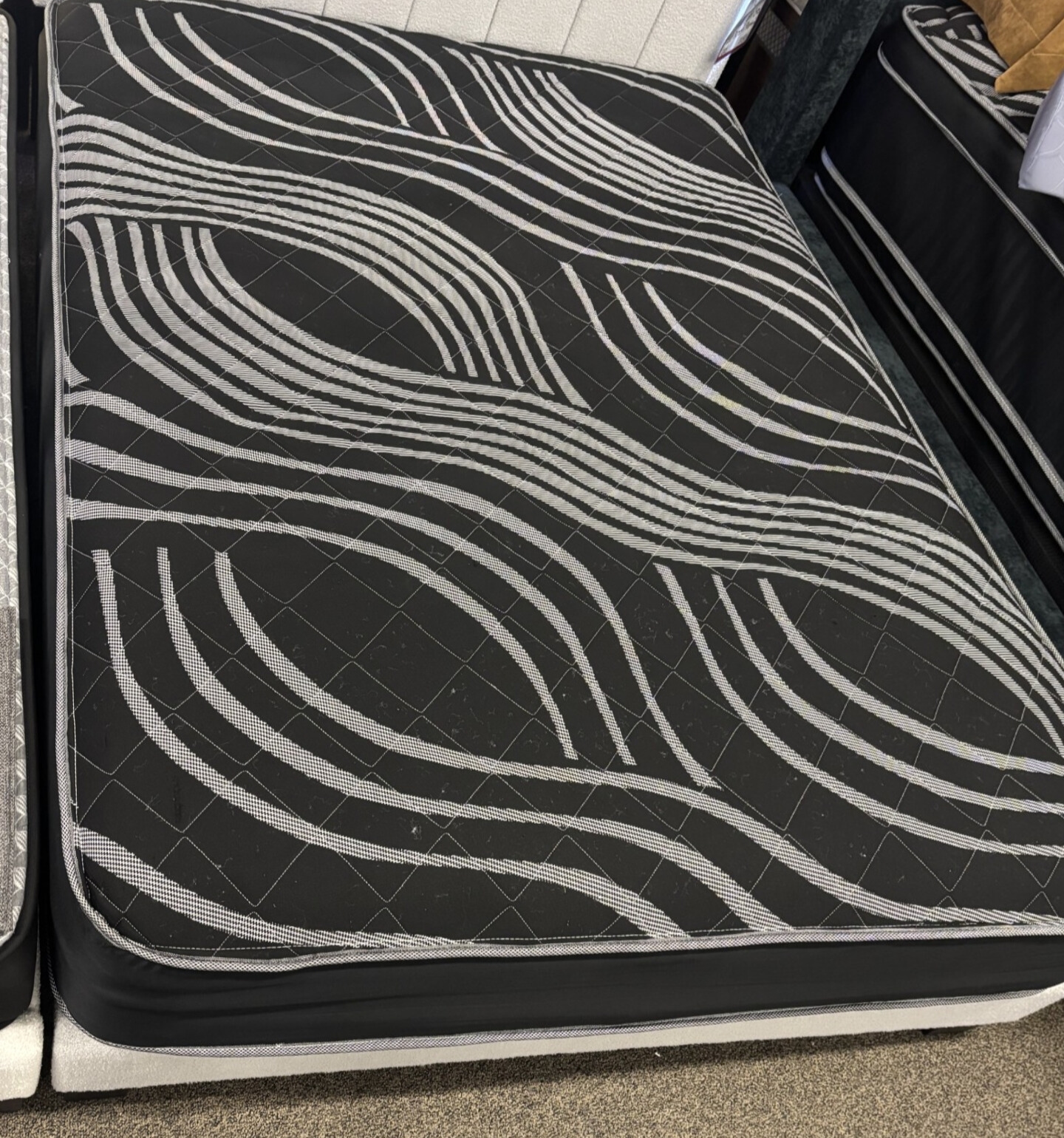 ODYSSEY BLACK 2 SIDED 9" QUEEN | MATTRESS