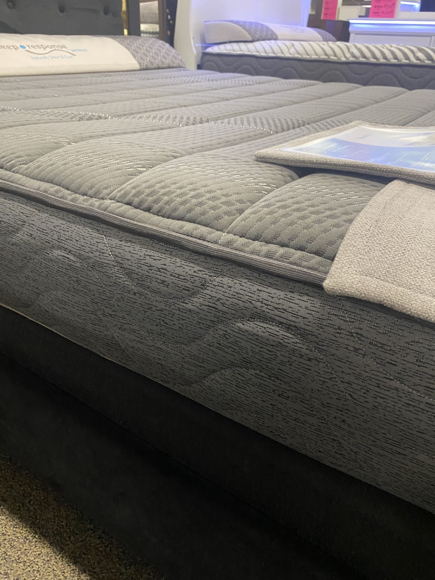 EMBODY 8" QUEEN MATTRESS |