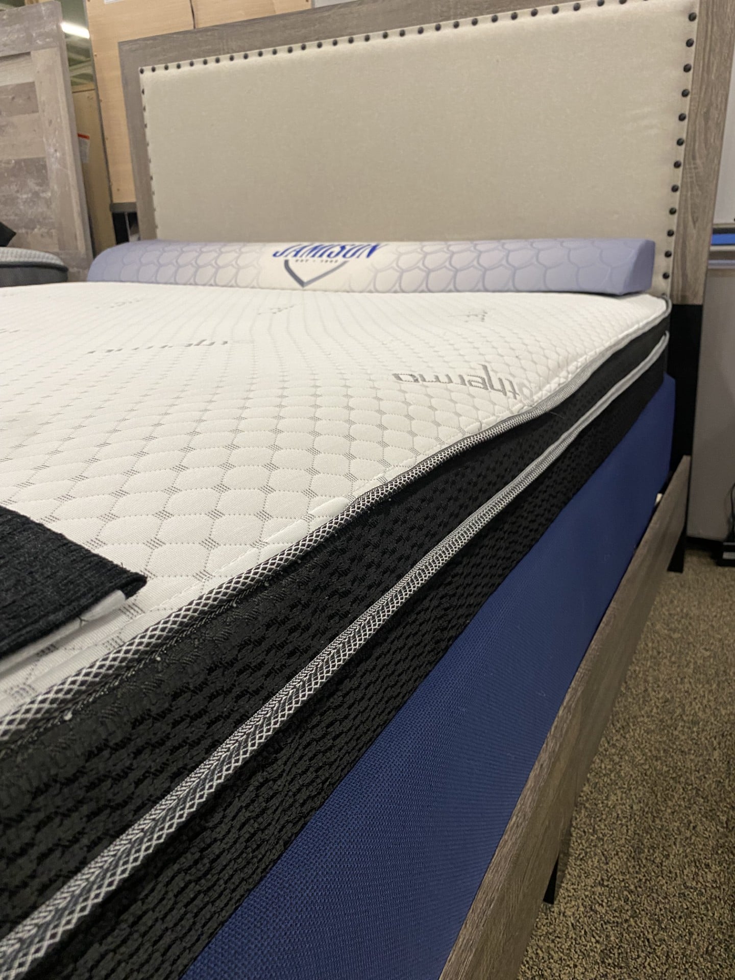 SLEEP RITE EURO TOP QUEEN MATTRESS |