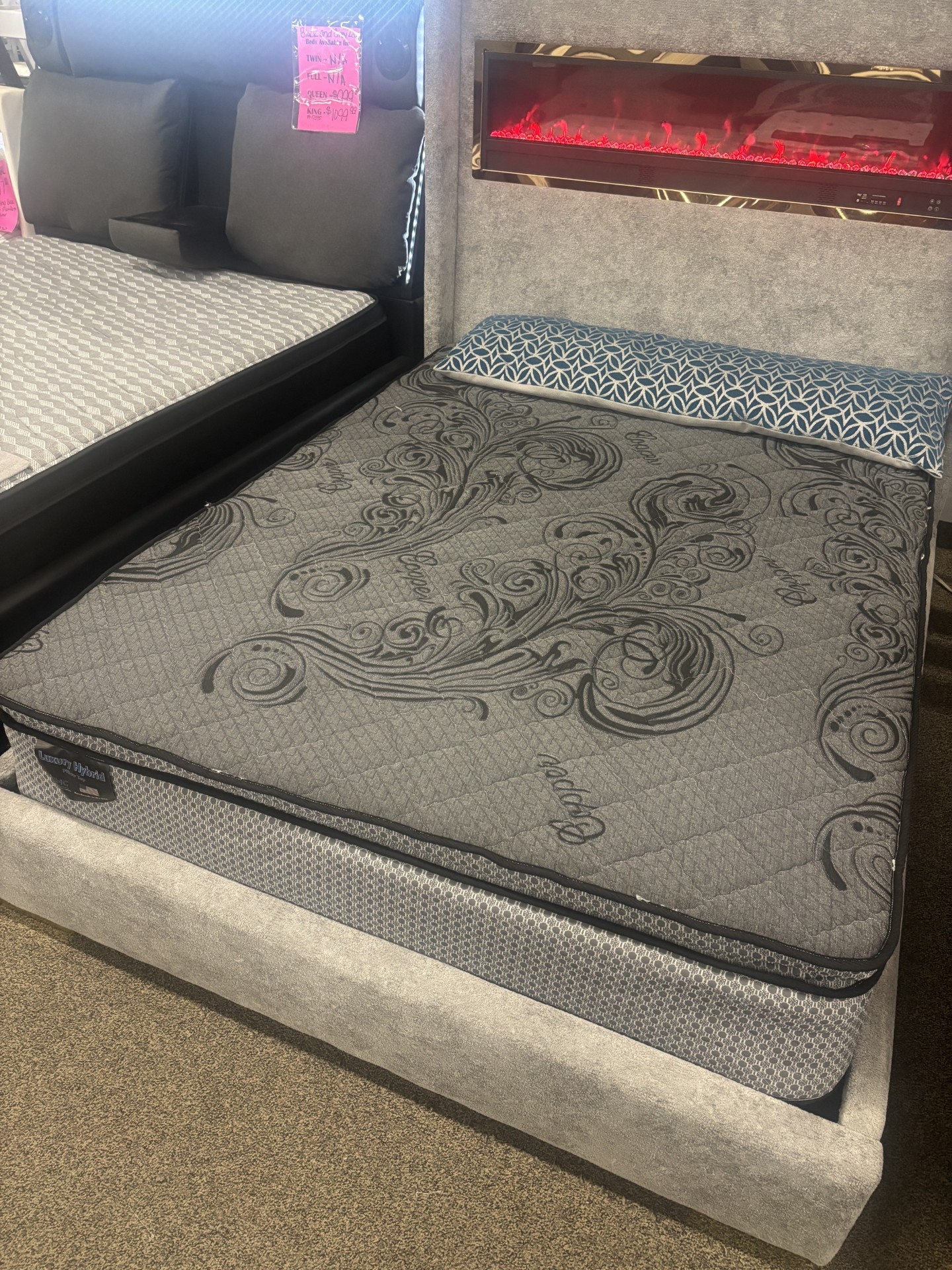 LUXURY BLACK HYBRID QUEEN MATTRESS |