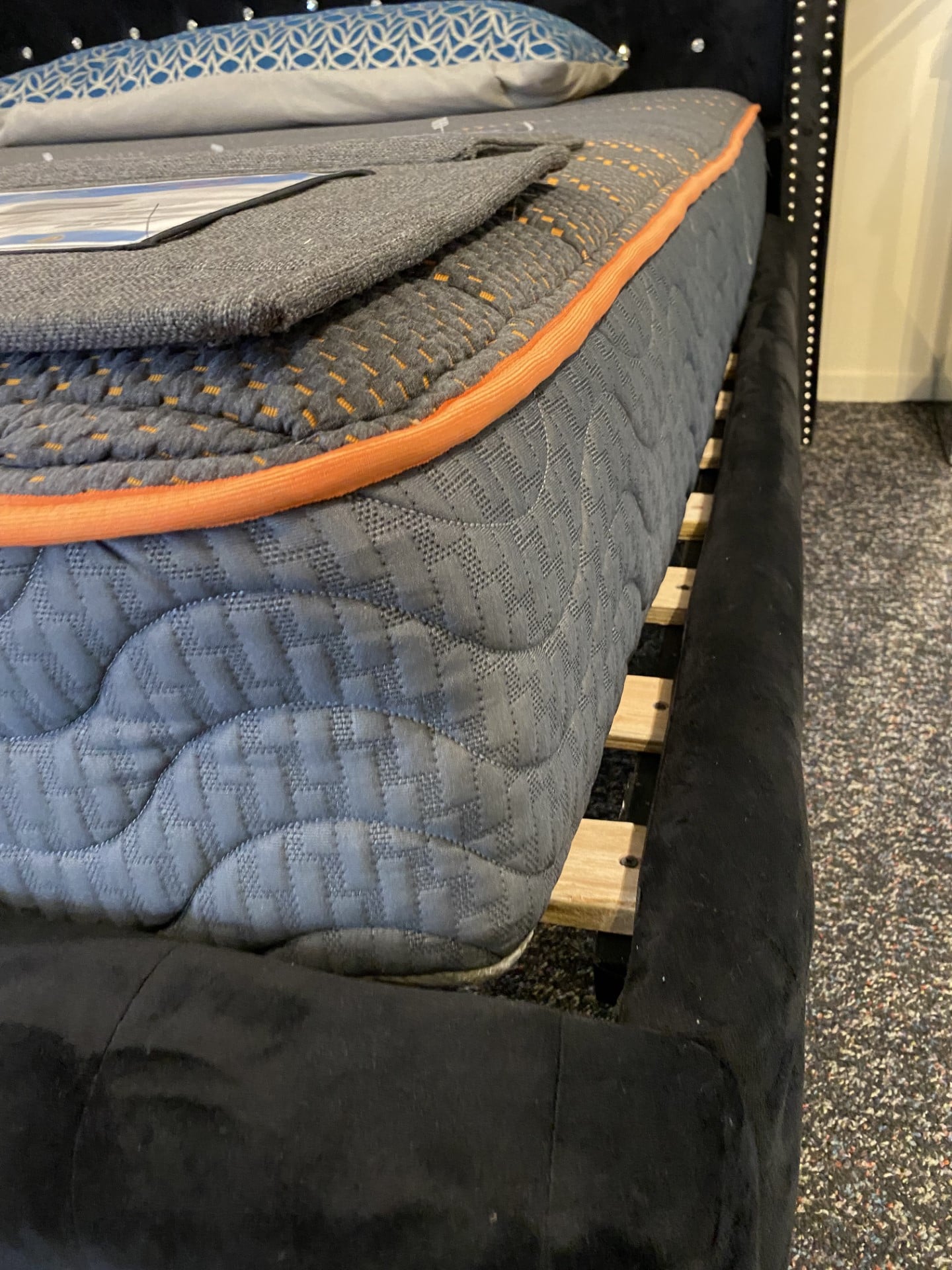 ORANGE KRUSH QUEEN MATTRESS |