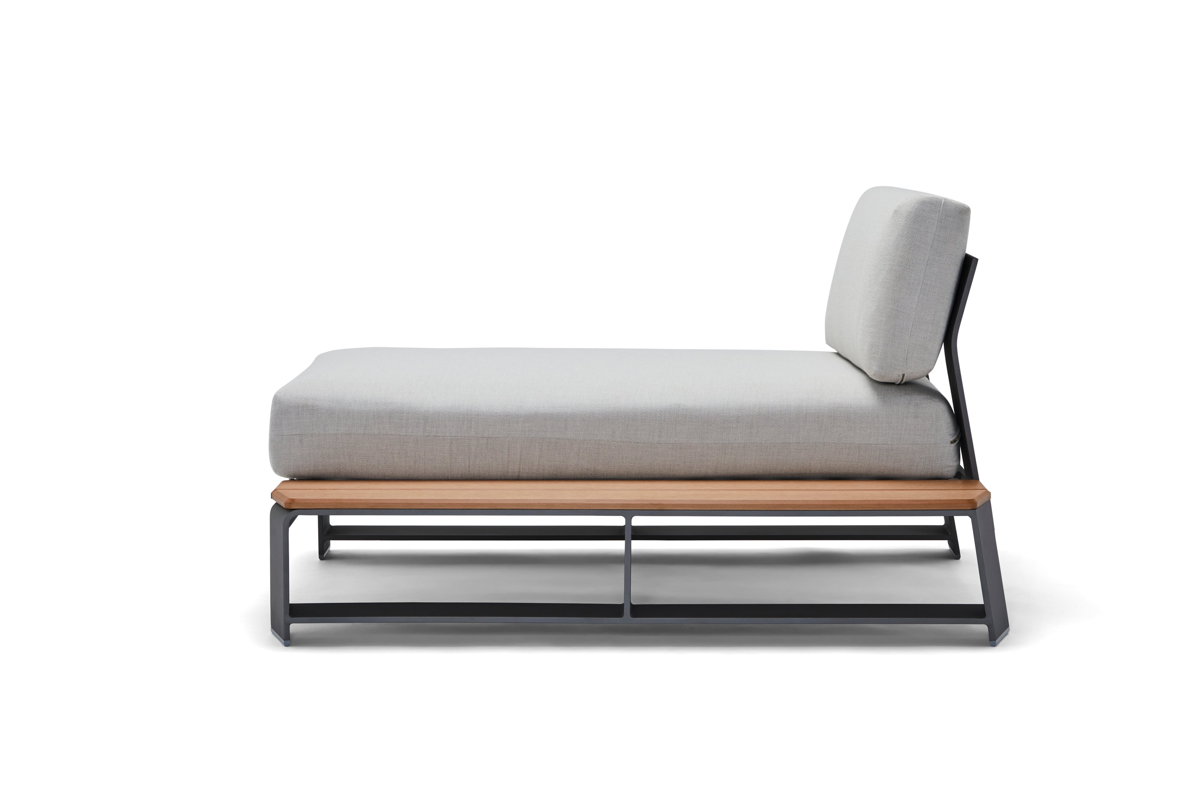 Woodard Gather RHF Chaise w/NexTeak Accent