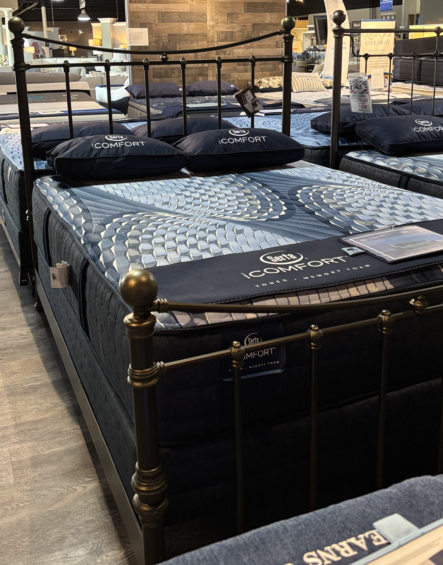 Queen Complete Quati Bed with Metal Profile