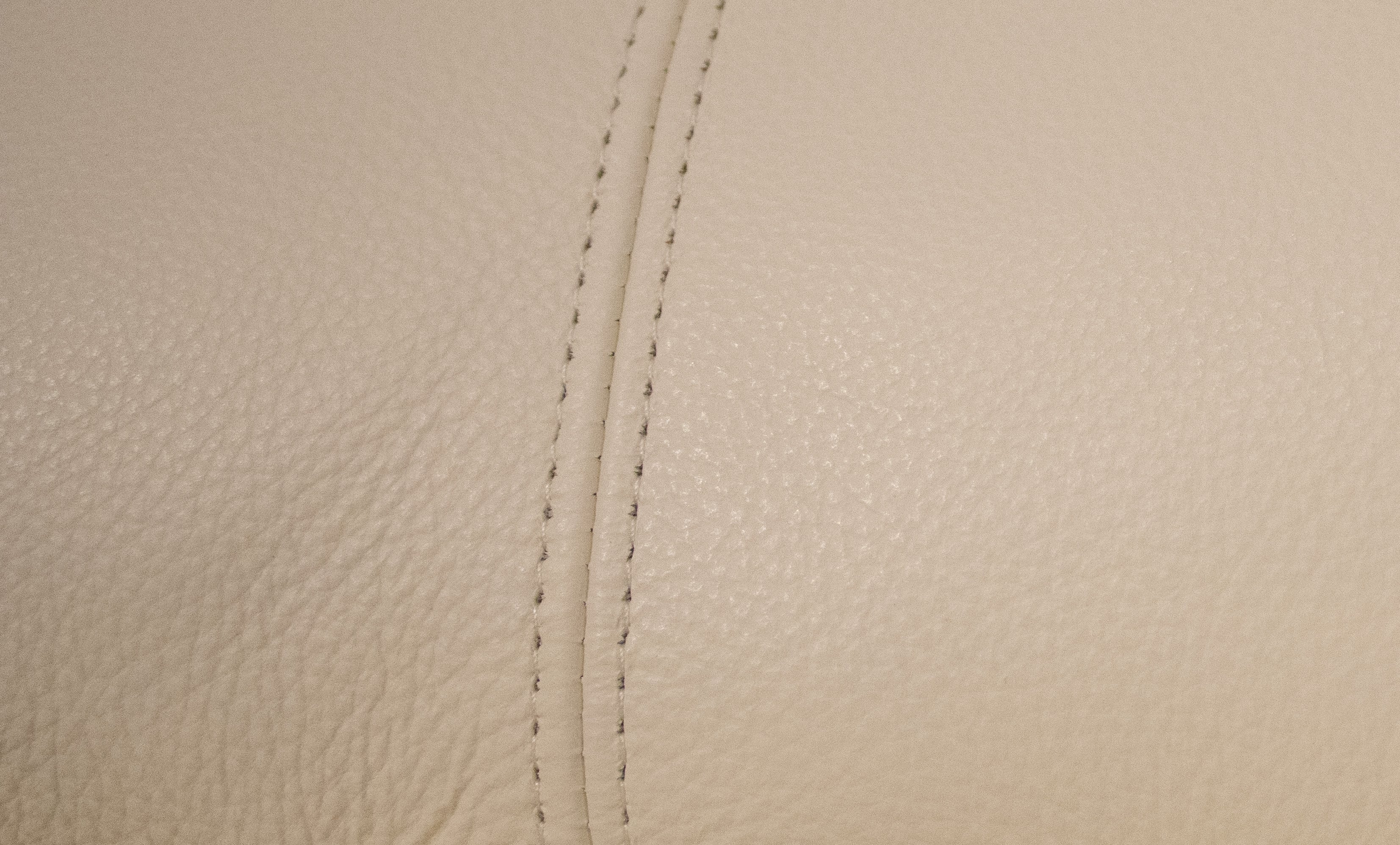 Wallhugger with Power Headrest