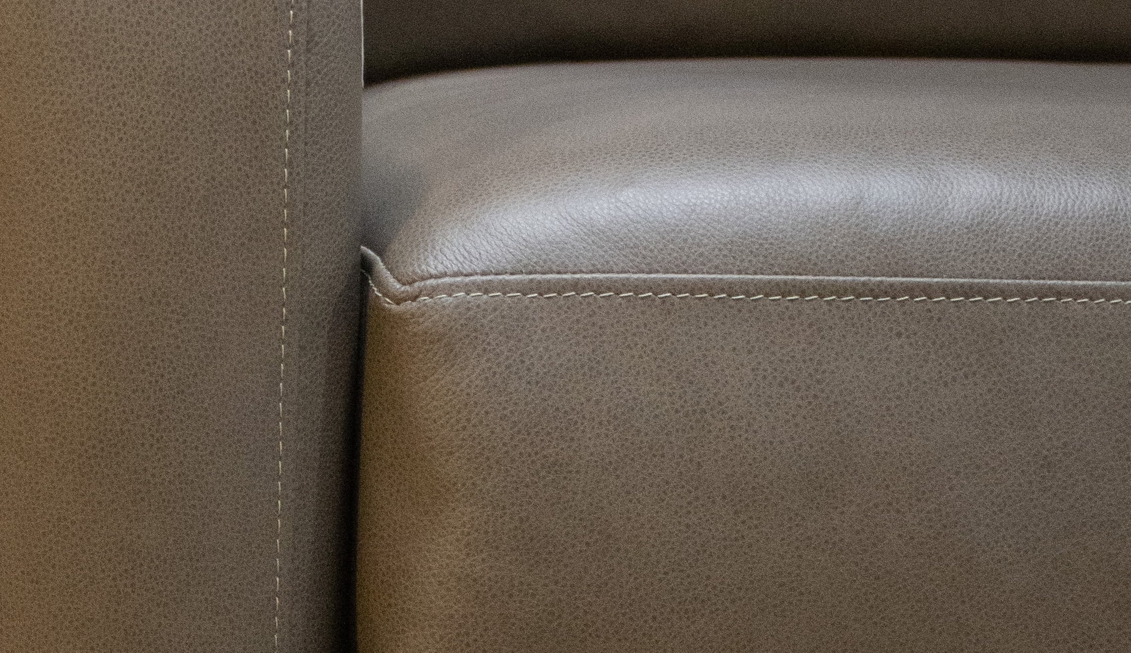 Carolina Chair &amp; a 1/2 with Thin Track Arms