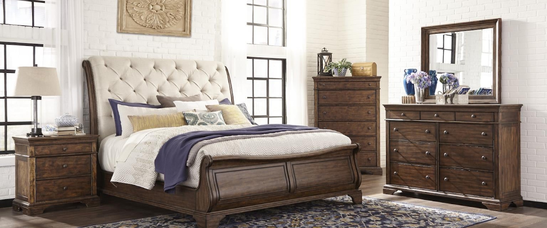 Traditional 5-Piece Bedroom Set with Sleigh Bed