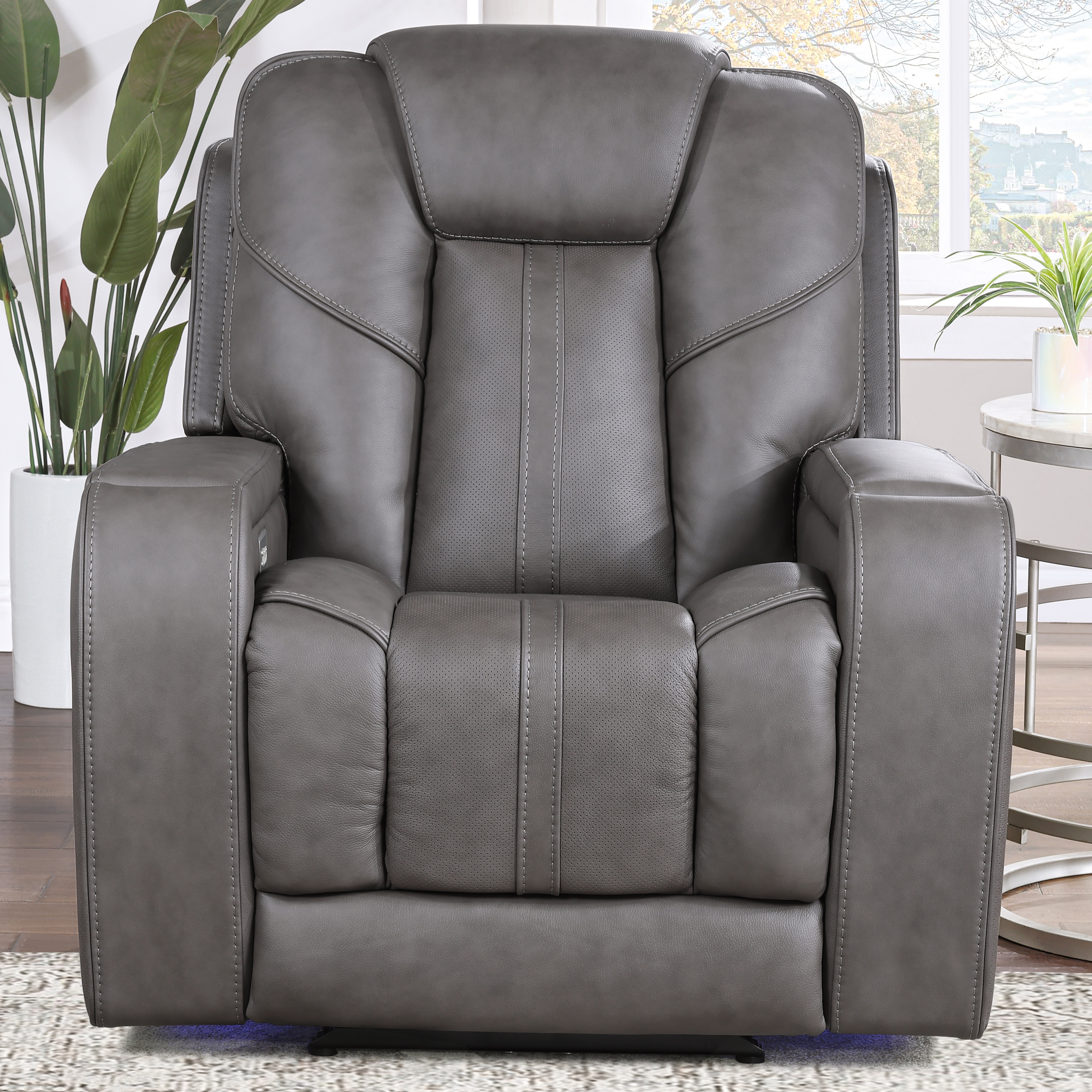 Leather Triple-Power Recliner w/Speakers