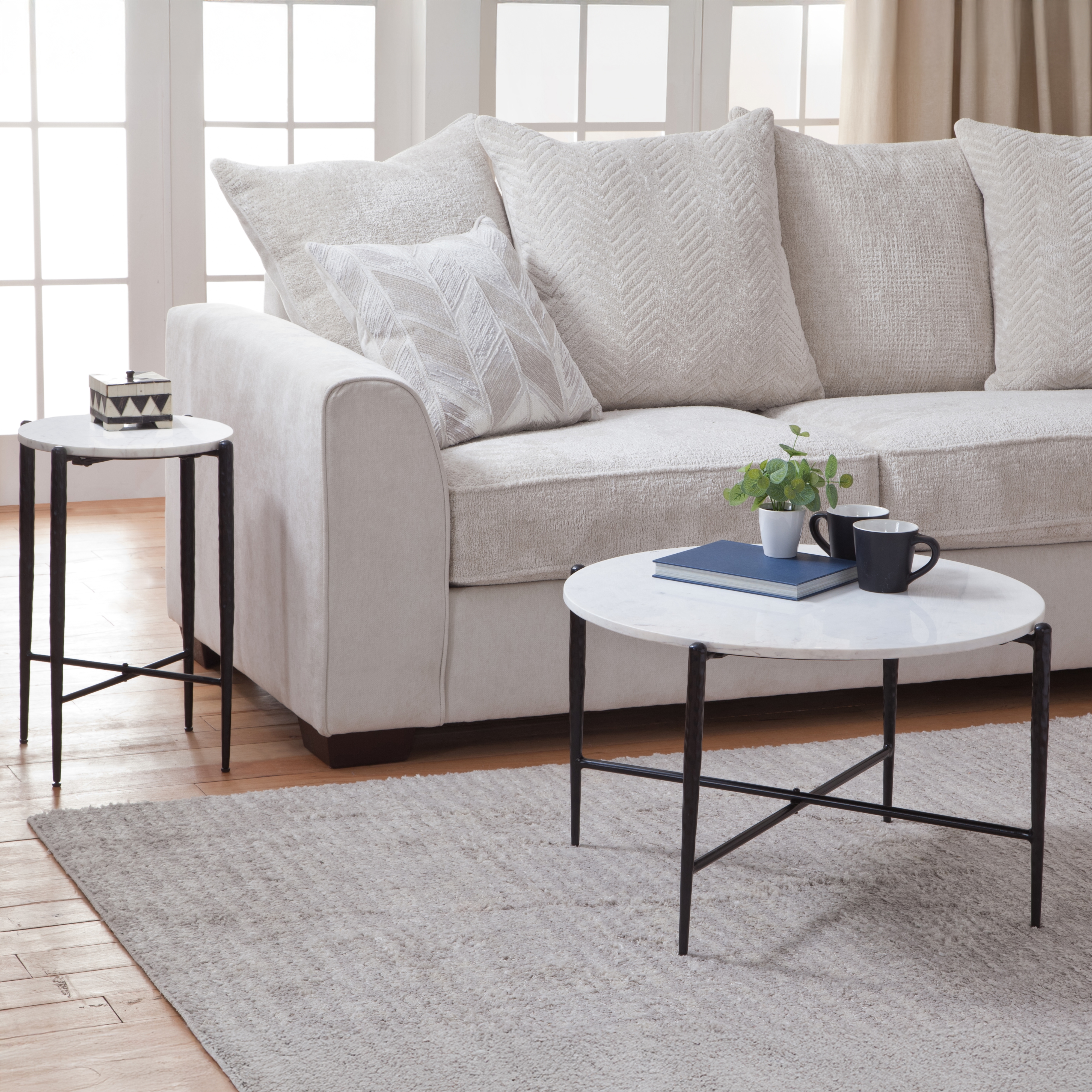 Steve Silver Loxie 16" Round White Marble-Top Spot Table