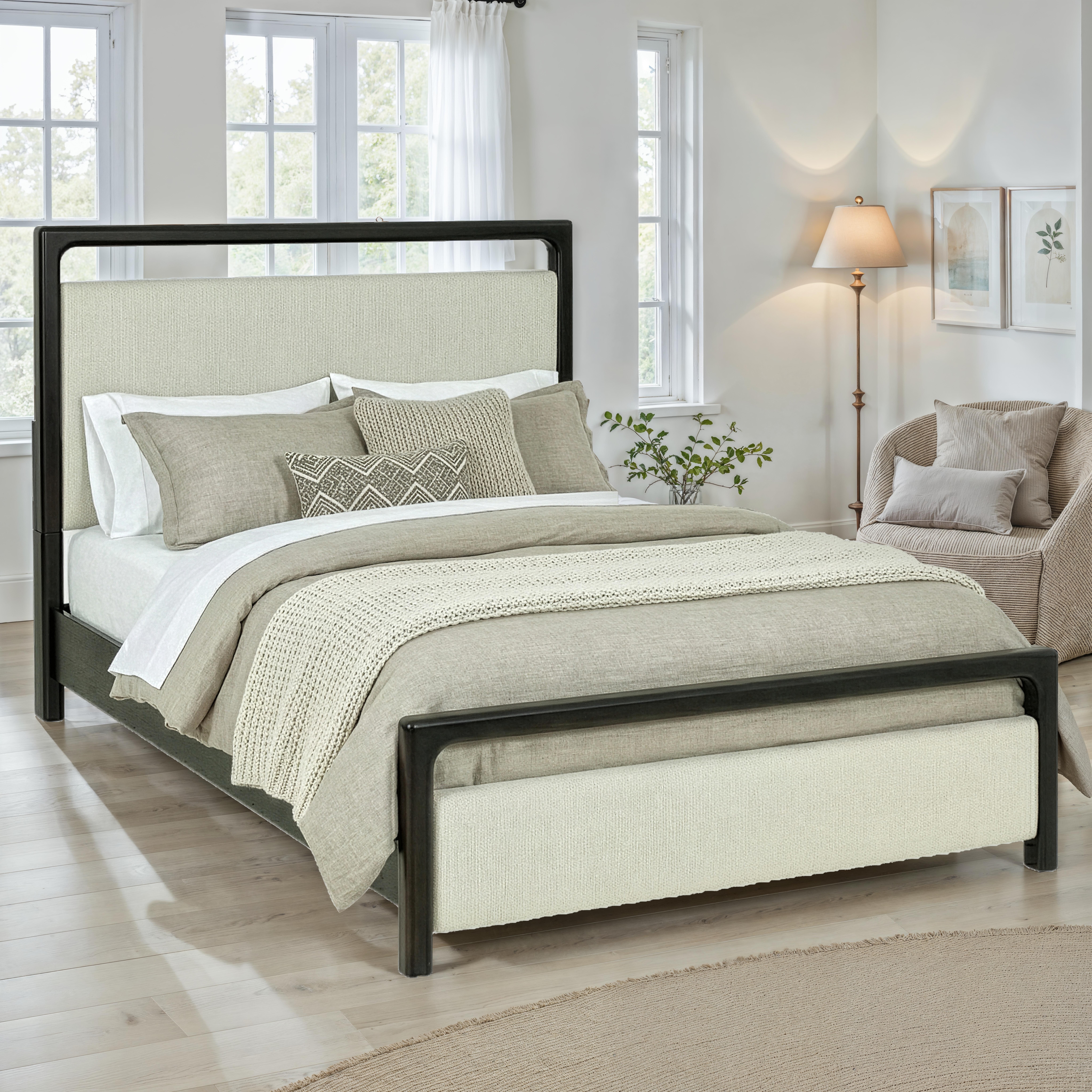 Steve Silver Sigmund Upholstered Queen Panel Bed