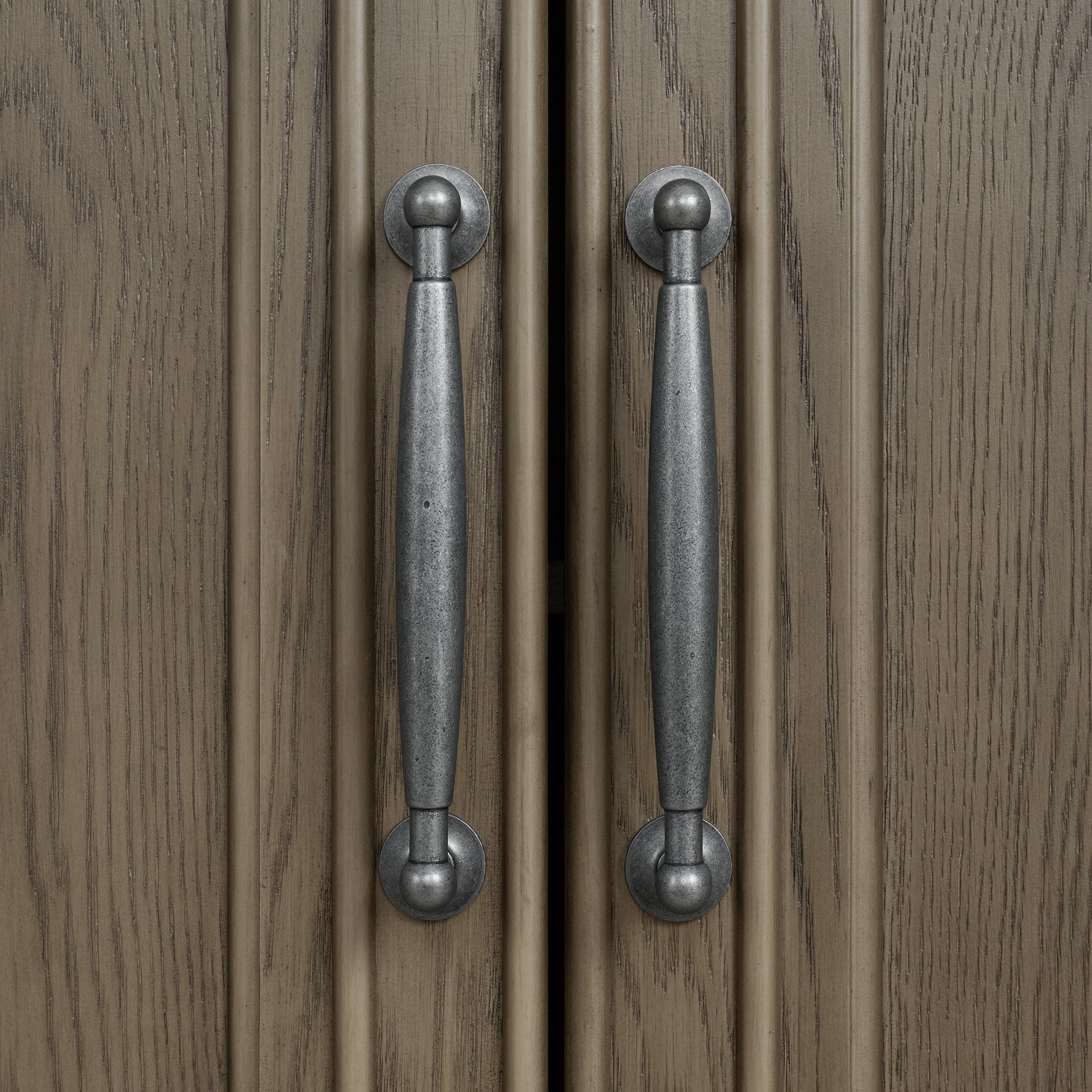 4-Door Server and Hutch