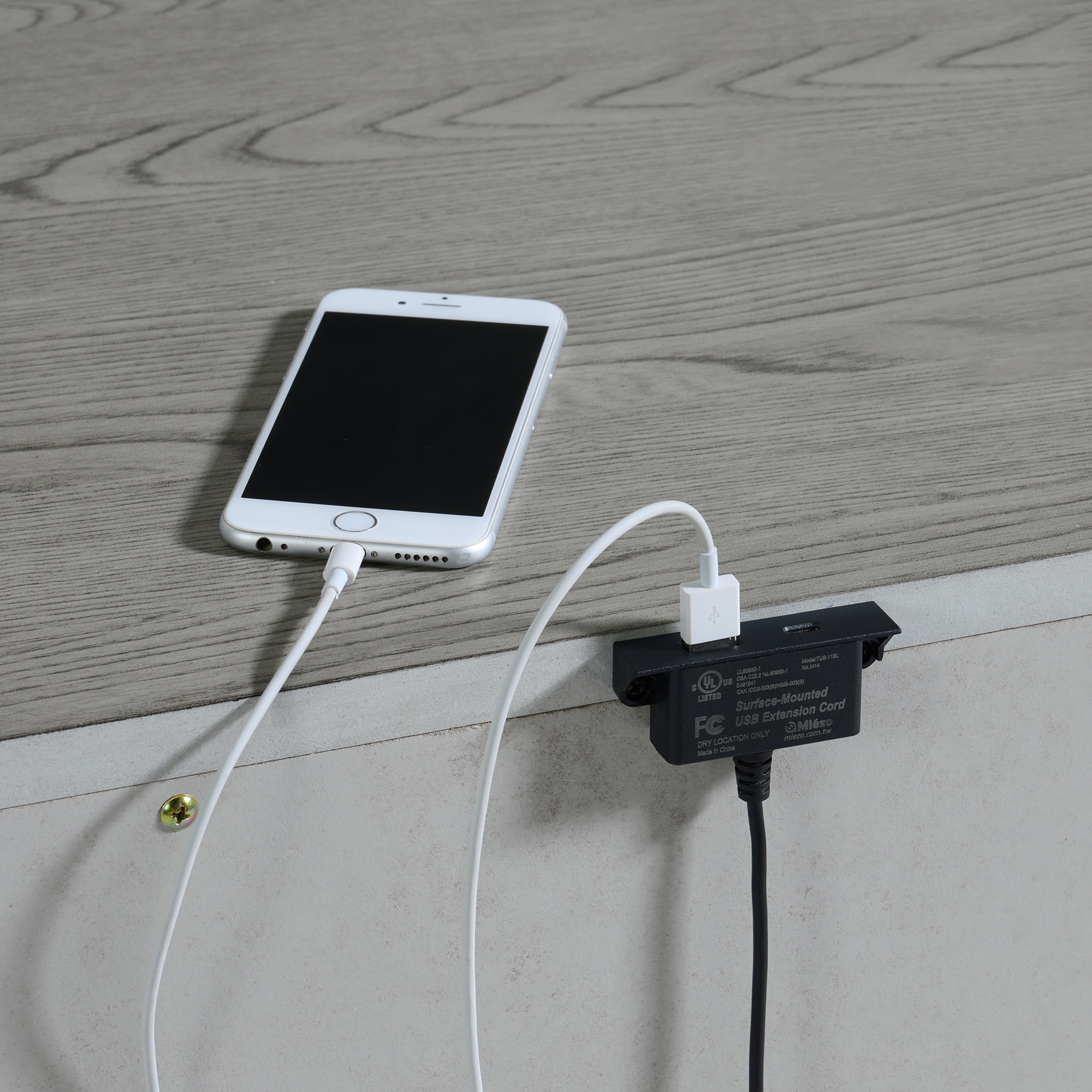 Elements International Glenmore 3-Drawer Nightstand