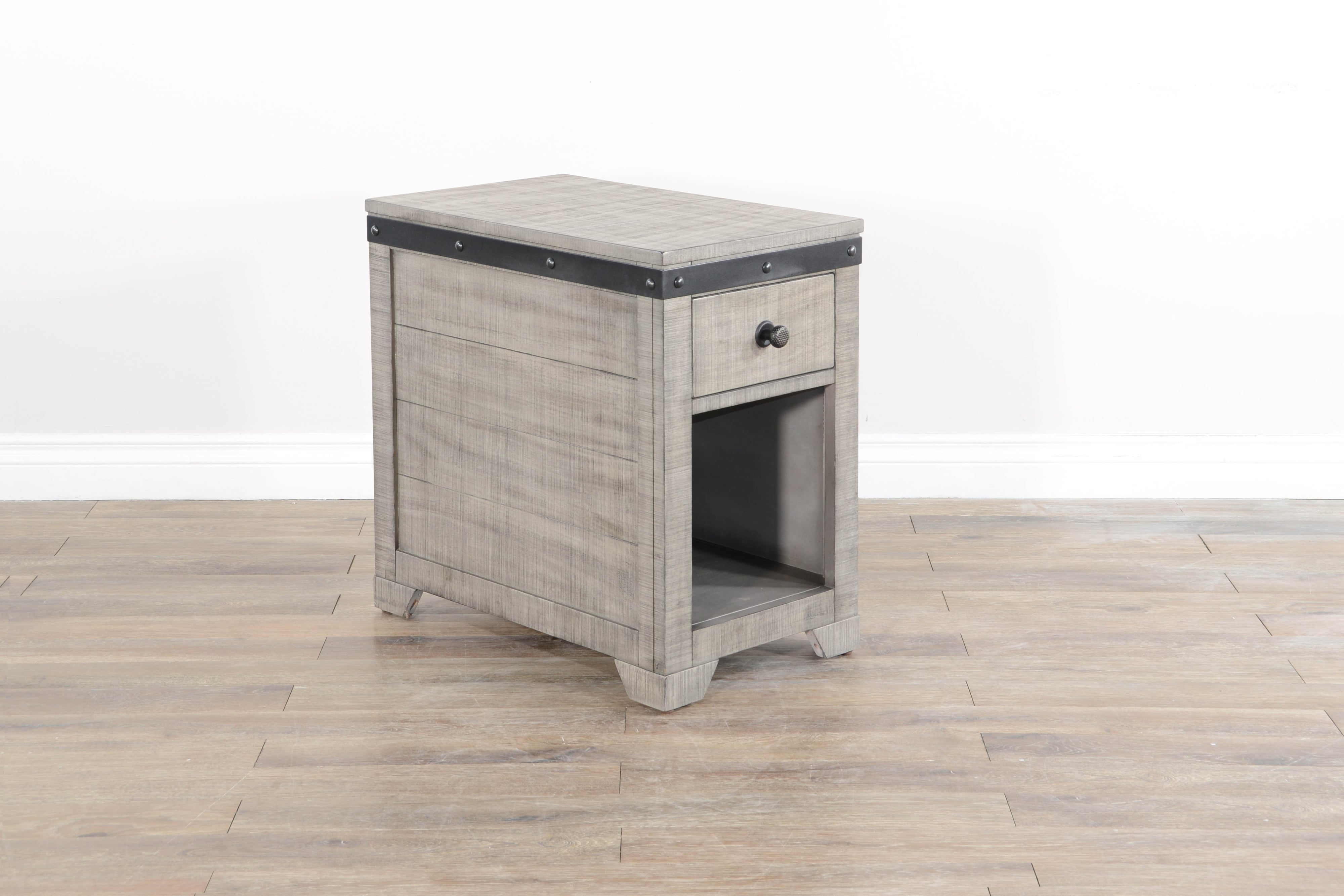 Sunny Designs Alpine Grey Chair Side Table