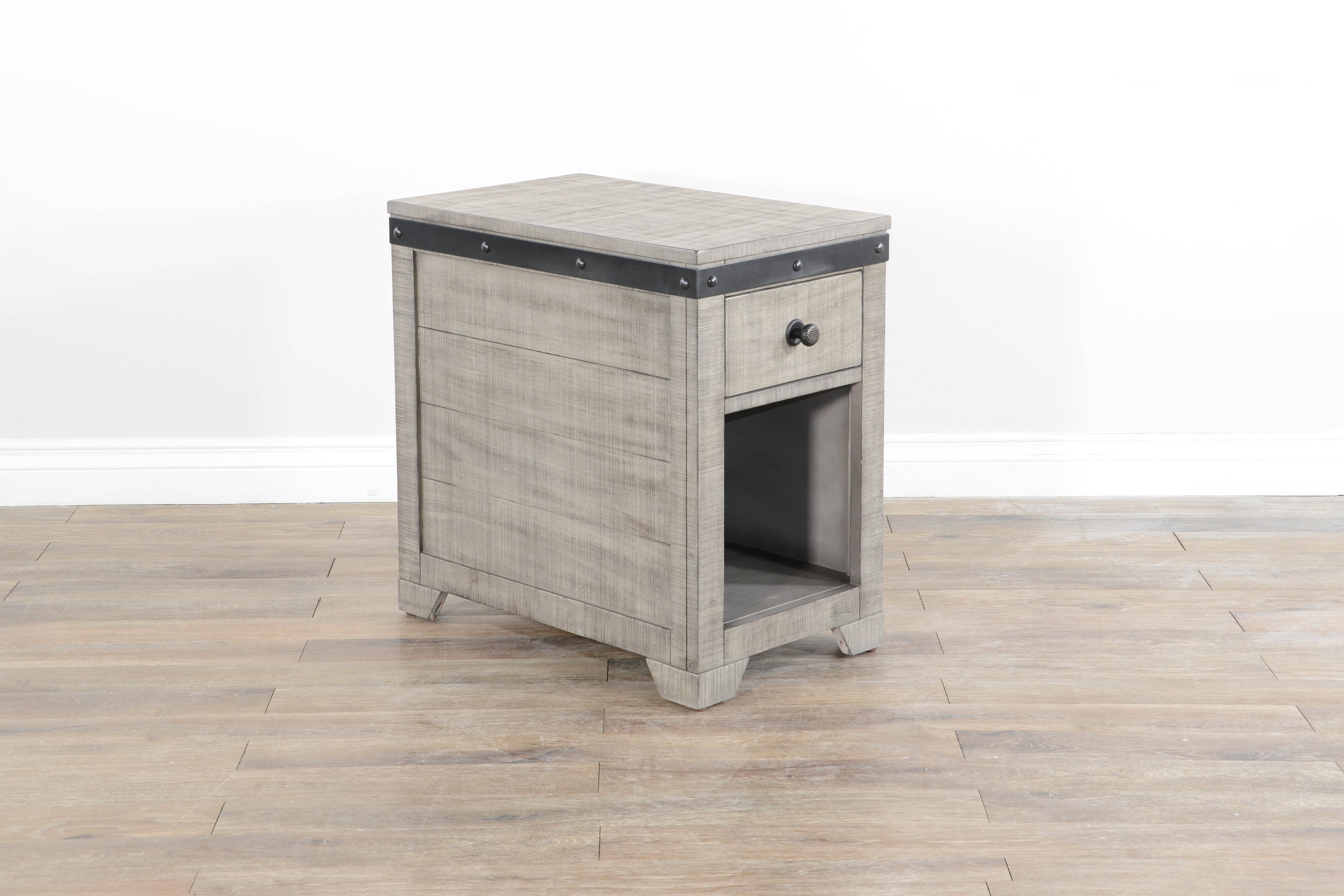 Sunny Designs Alpine Grey Chair Side Table