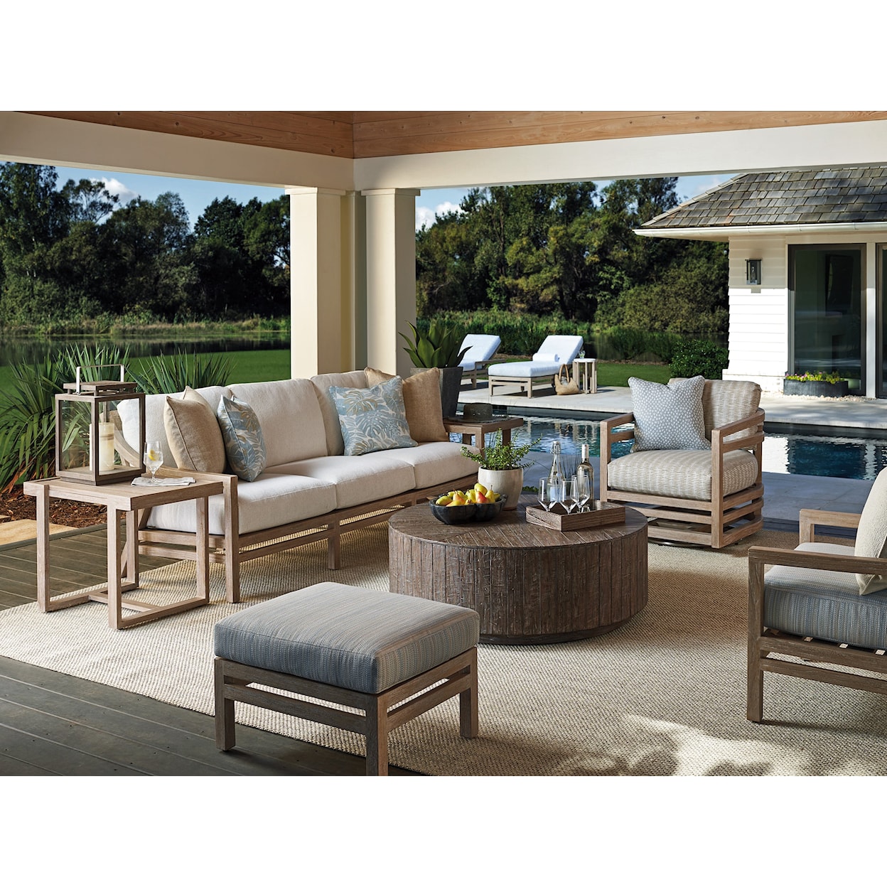 Tommy Bahama Outdoor Living Stillwater Cove Round Cocktail Table