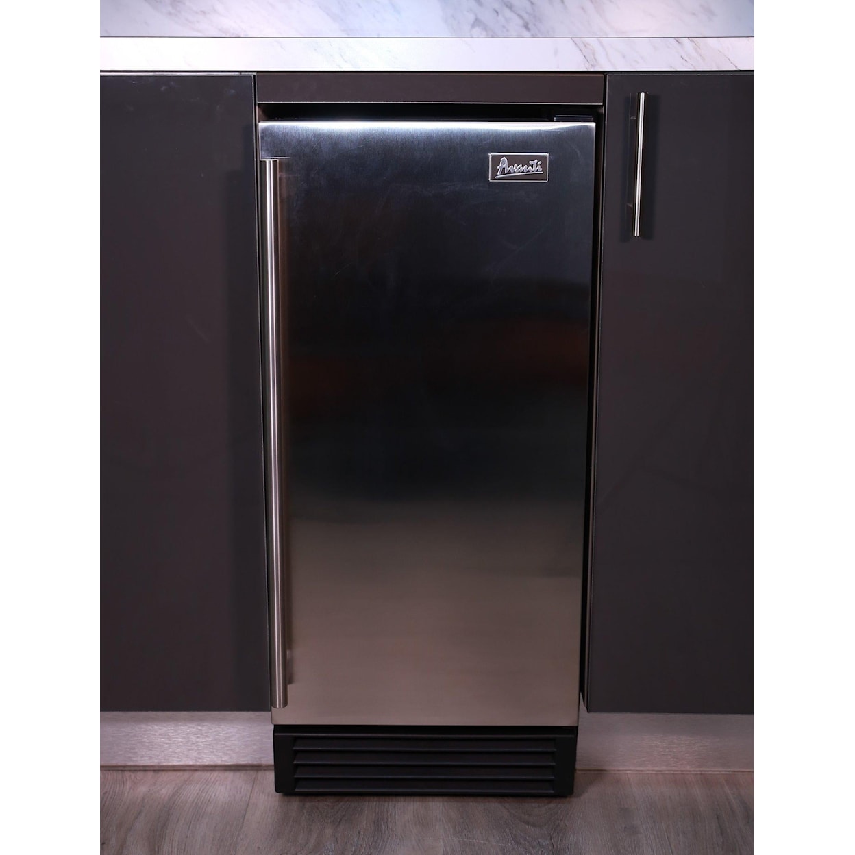 Avanti Freezers Ice Makers