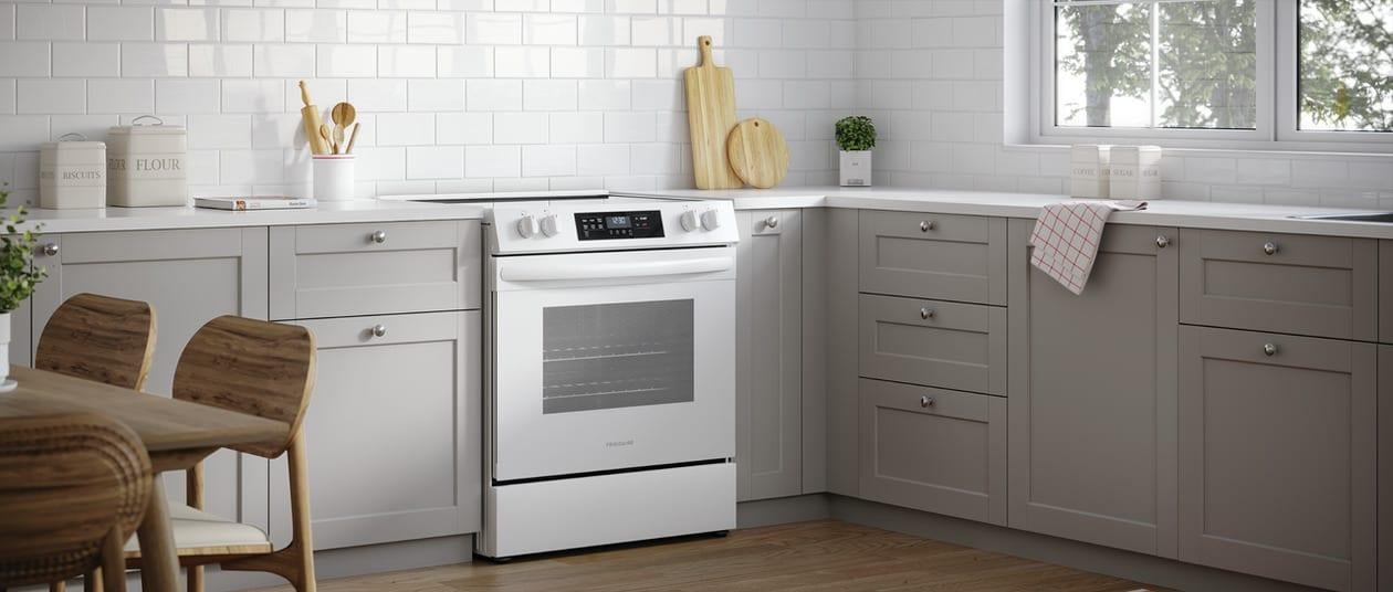 Frigidaire FCFE3062AW Frigidaire 30" Front Control Electric Range