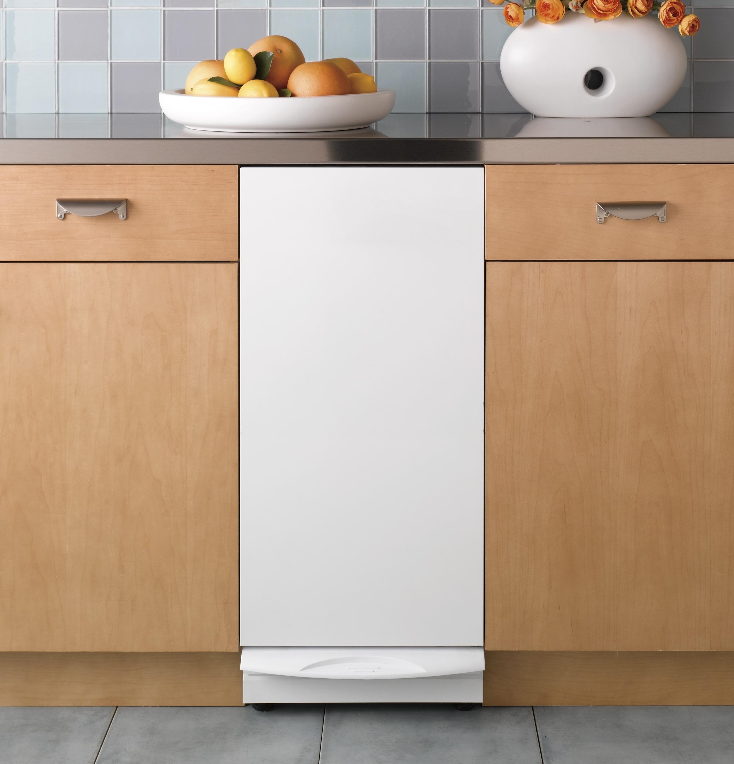 GE Appliances Trash Compactor